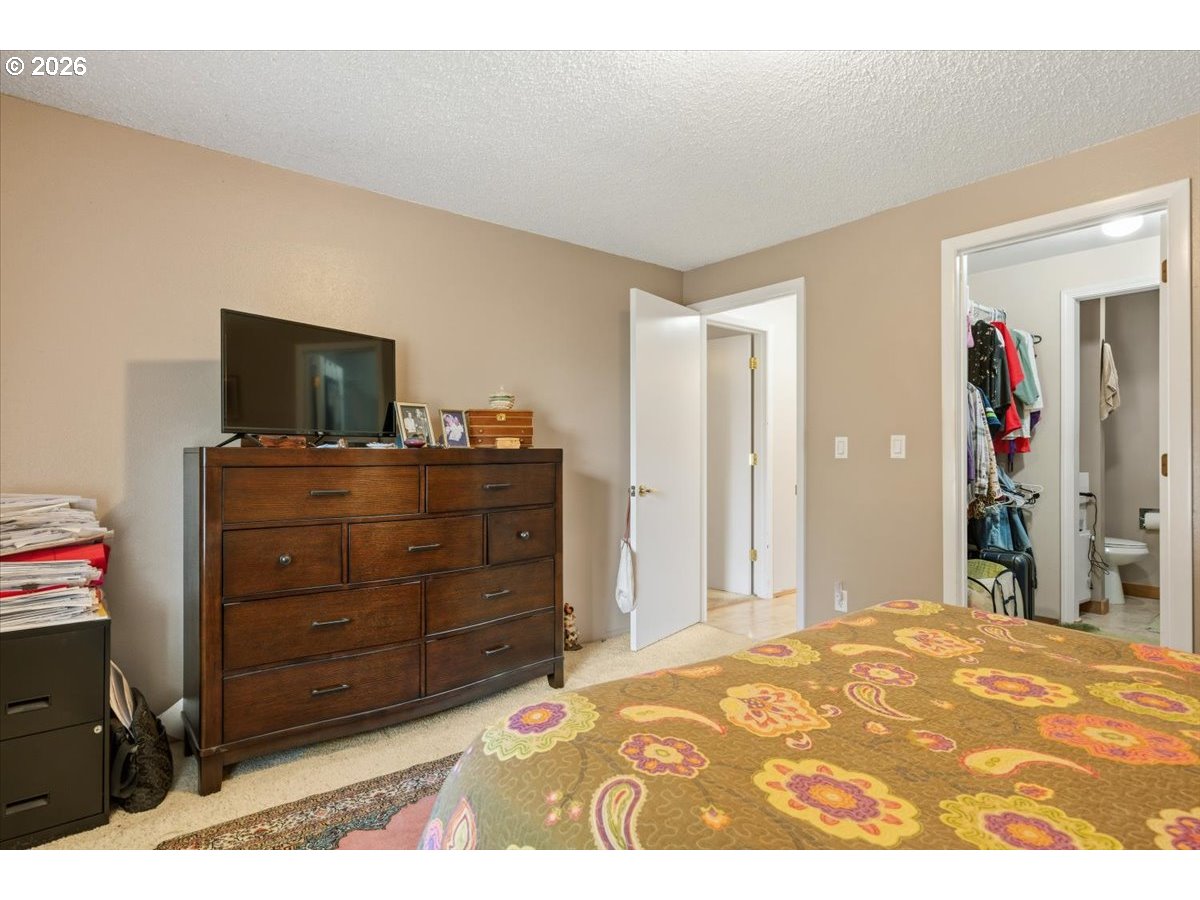 806 Ne Nightingale Ct Property Photo 17