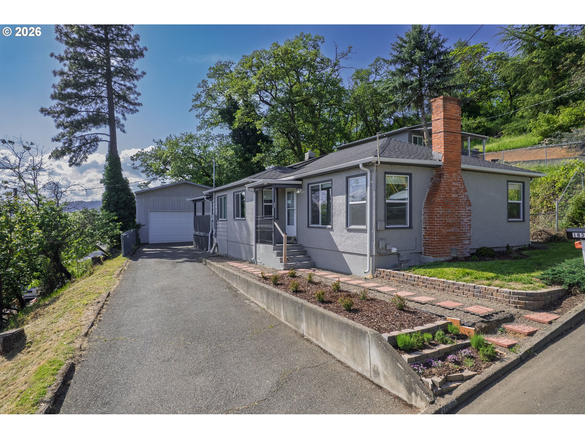 1830 Nw Goetz St Property Photo 1