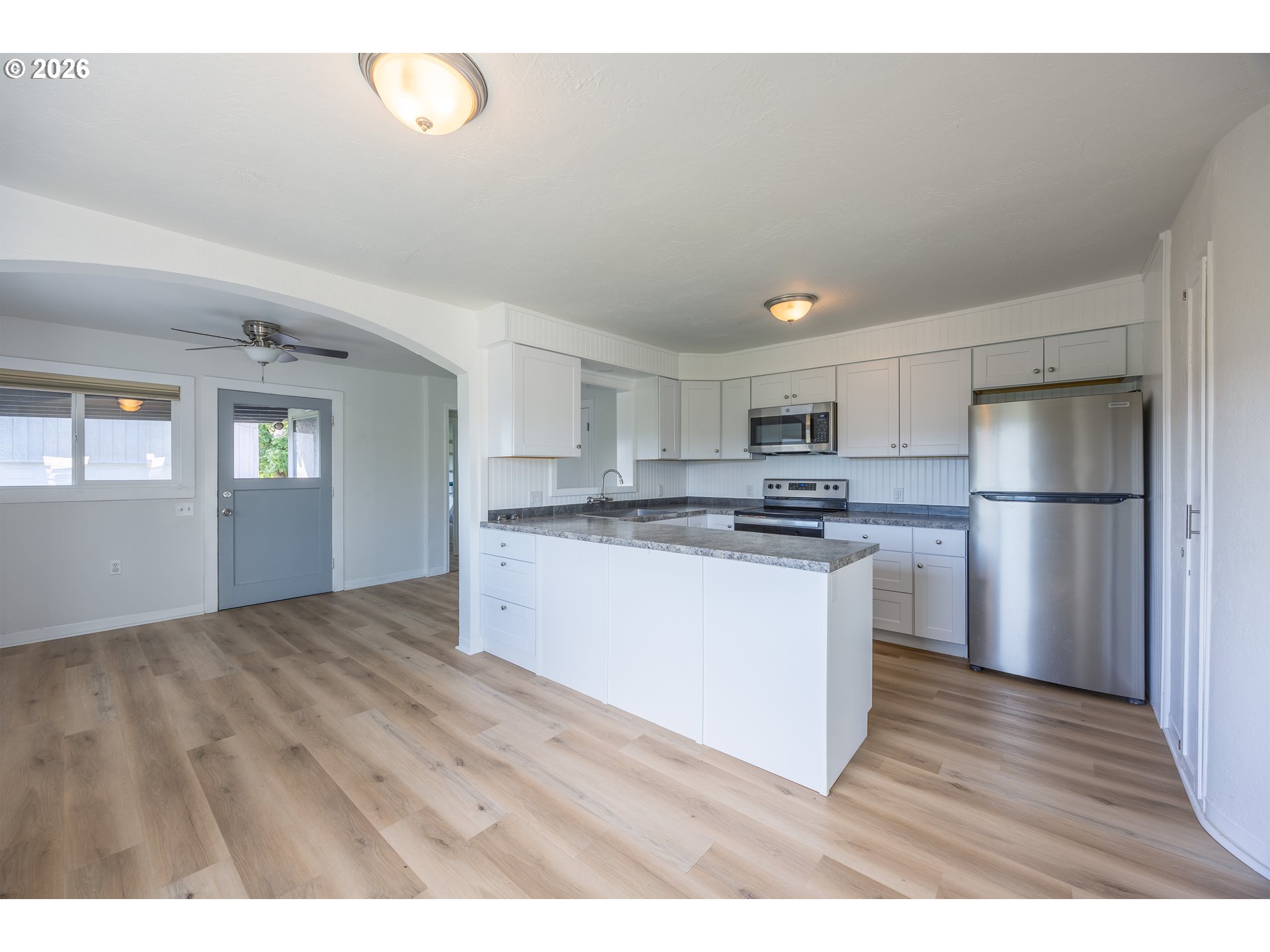 1830 Nw Goetz St Property Photo 3