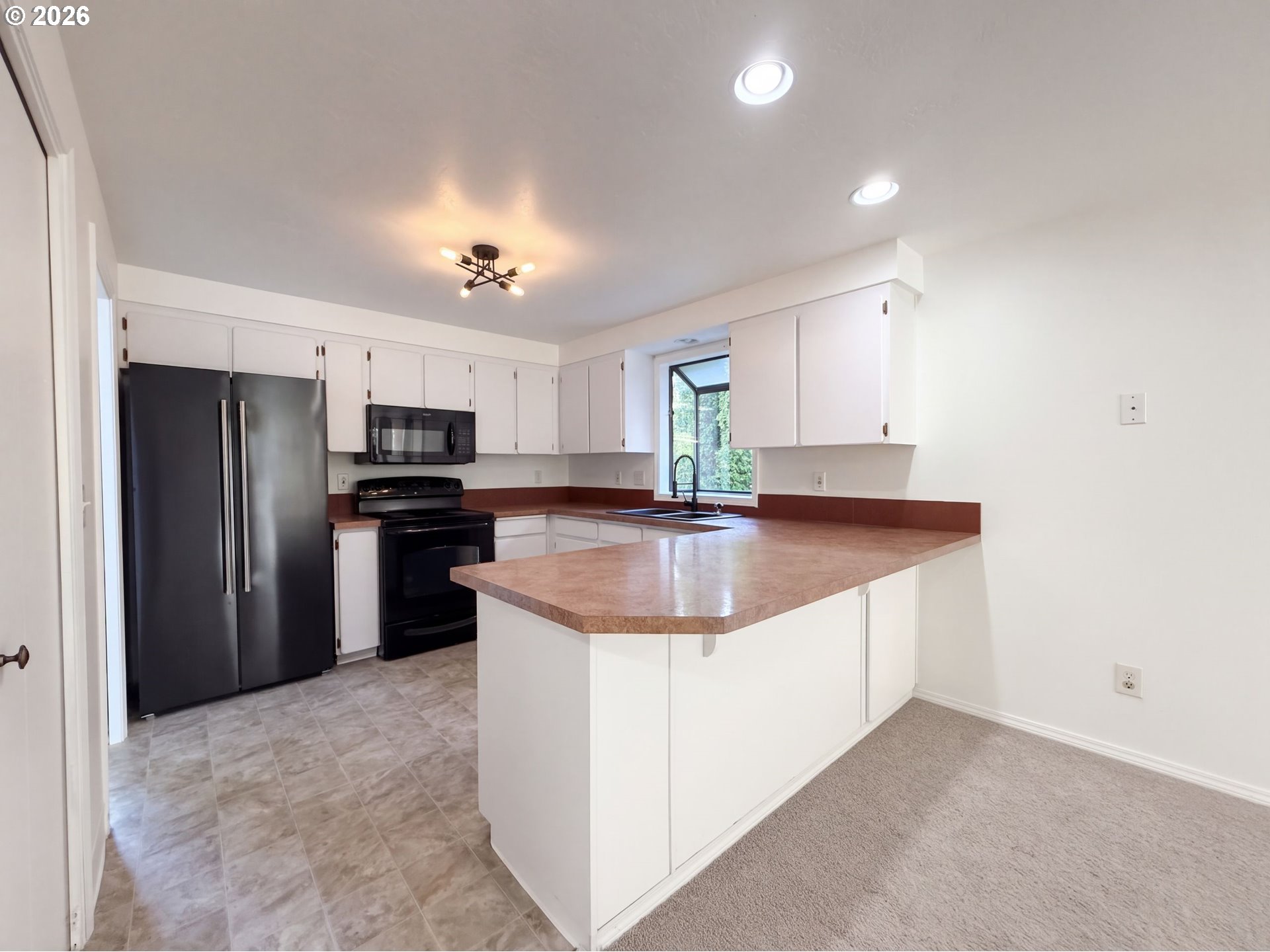 5810 Nw Landing Dr Property Photo 2