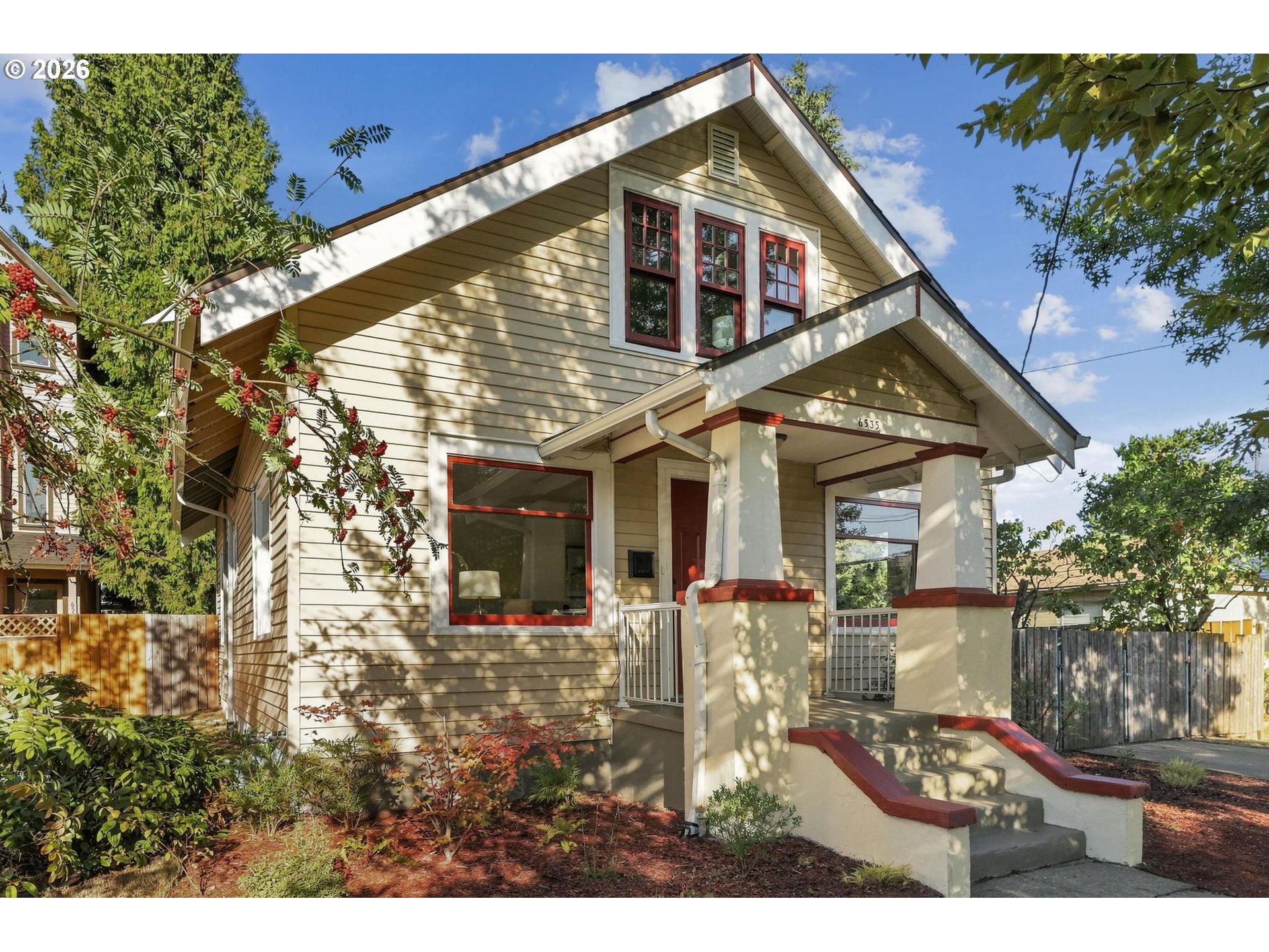 6535 N MARYLAND AVE Property Photo 1