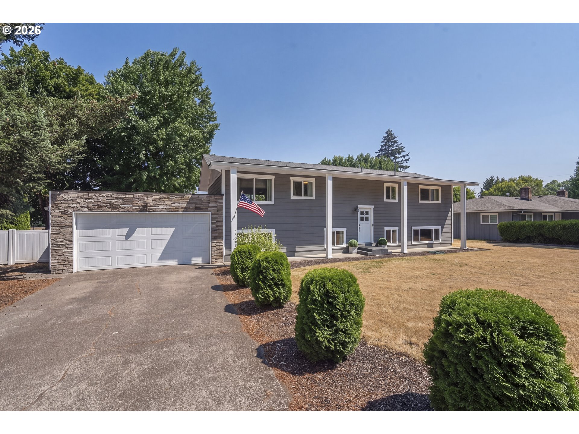 1709 Springhill Dr Ne Property Photo 1