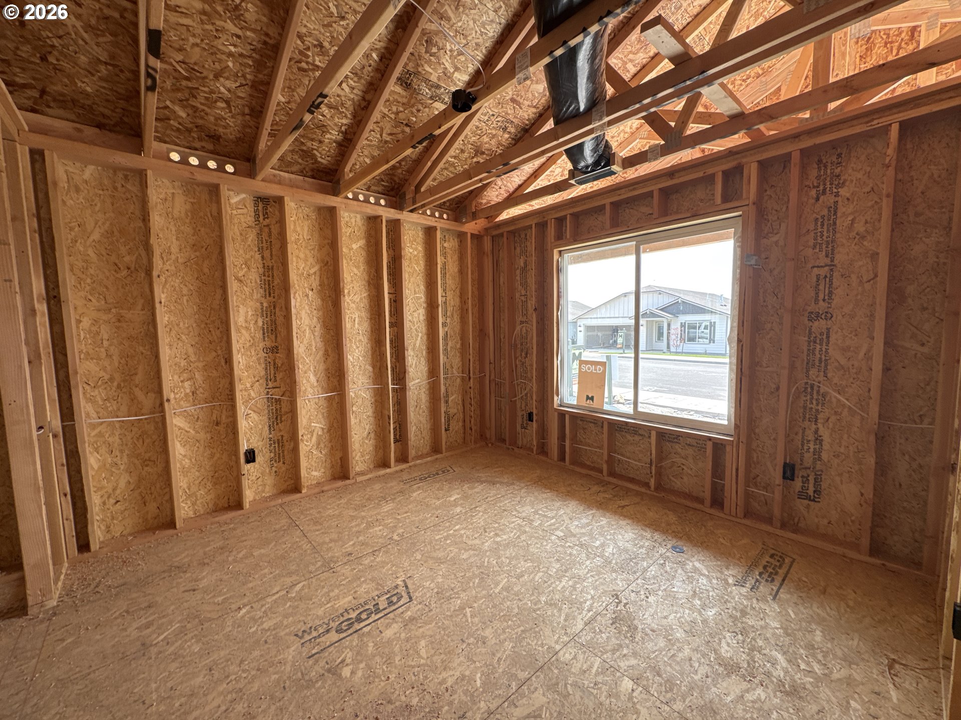 853 E Kinsley Ave Property Photo 2