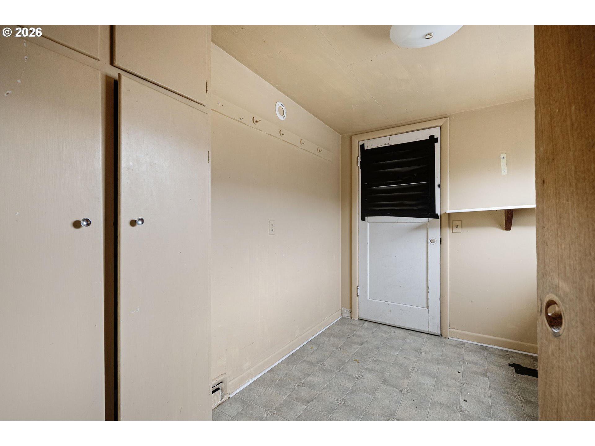 757 Berntzen Rd Property Photo 17