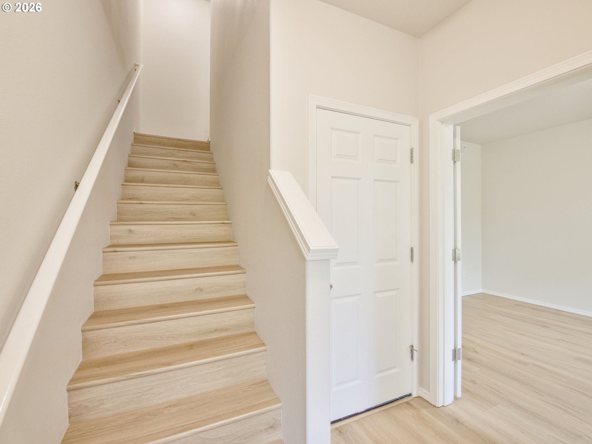 3721 E Oak Grove St Property Photo 5