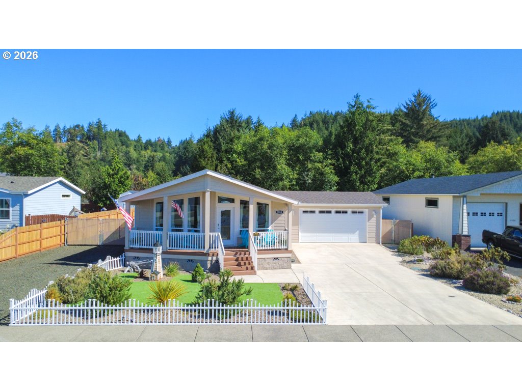 1060 CEDAR LOOP Property Photo 1