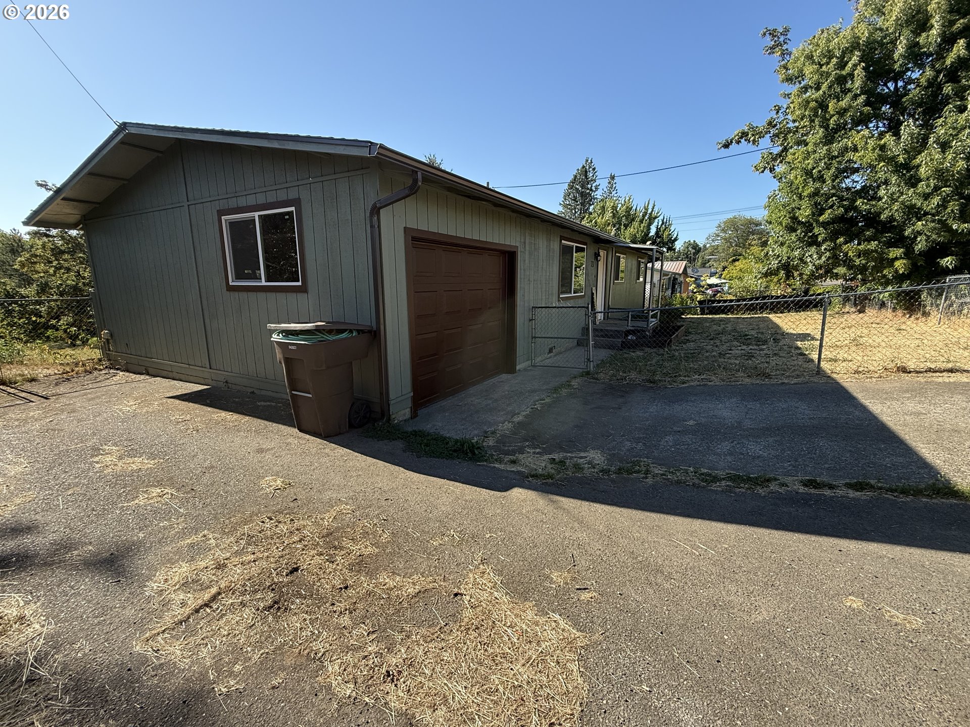 351 Se Darrell Ave Property Photo 3
