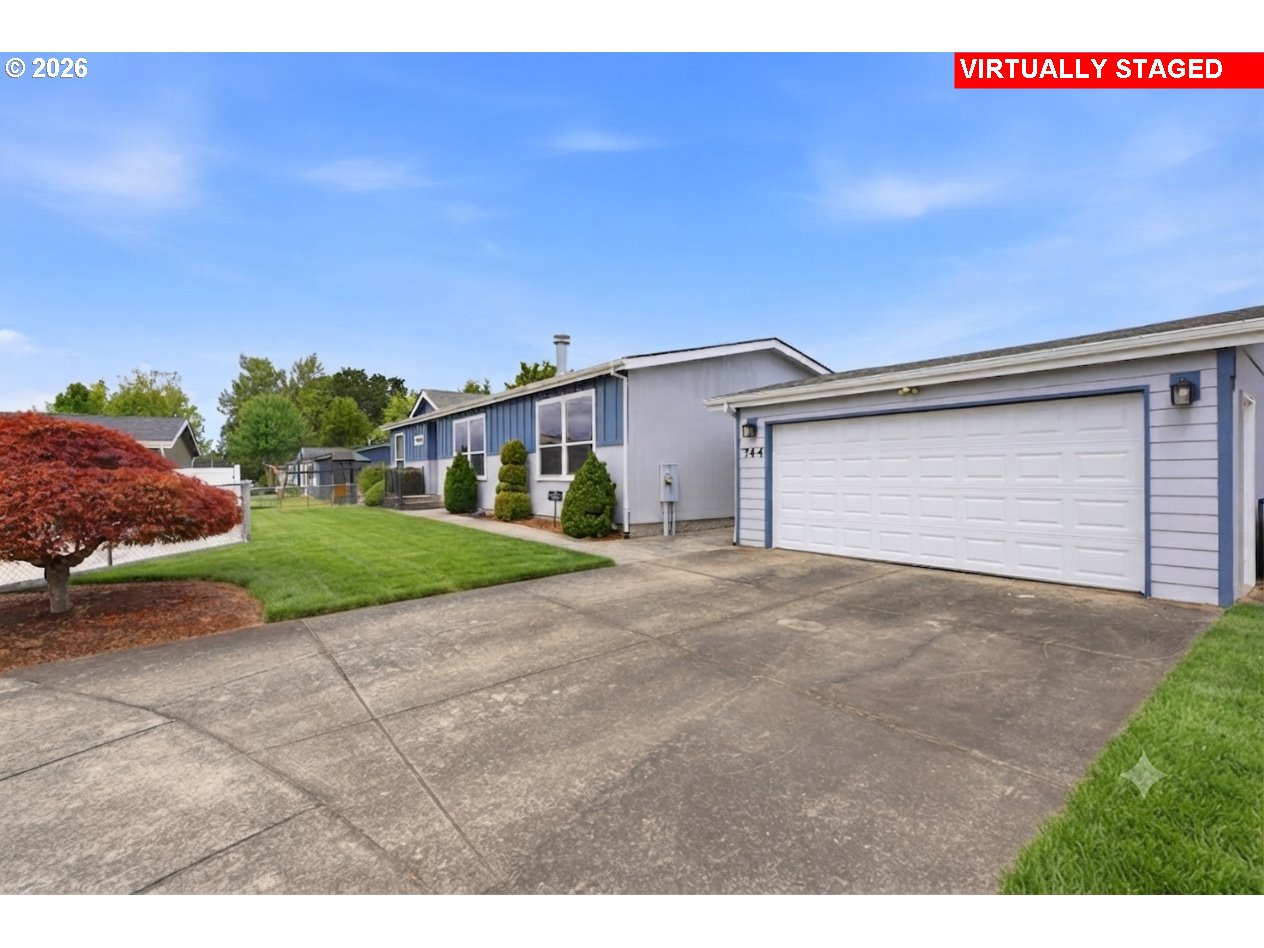 744 SAINT JAMES PL Property Photo 1