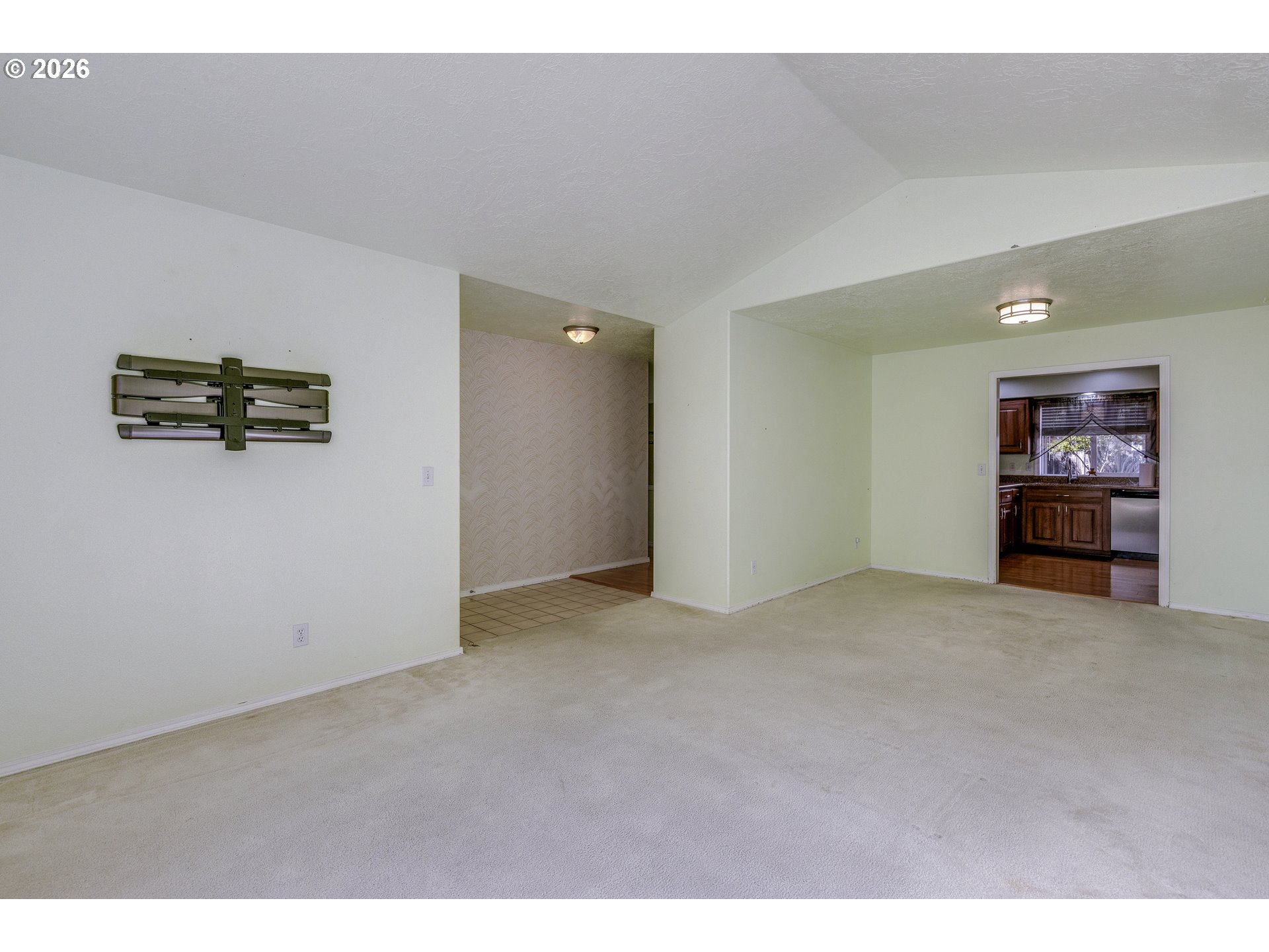 4445 Great Plains Dr Ne Property Photo 5