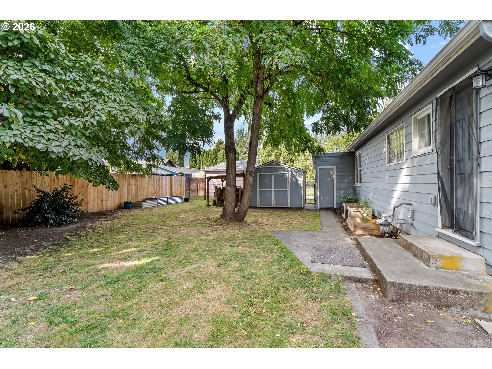 733 2nd St Property Photo 9