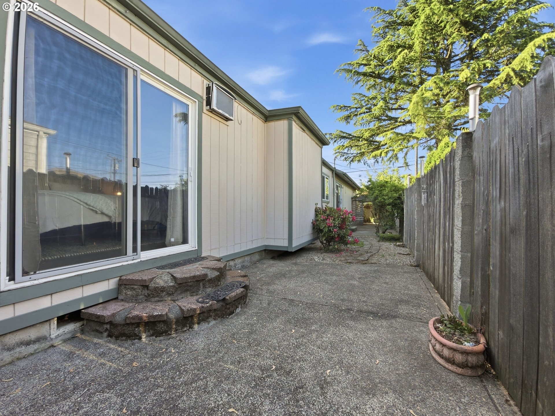 719 18th St Property Photo 18