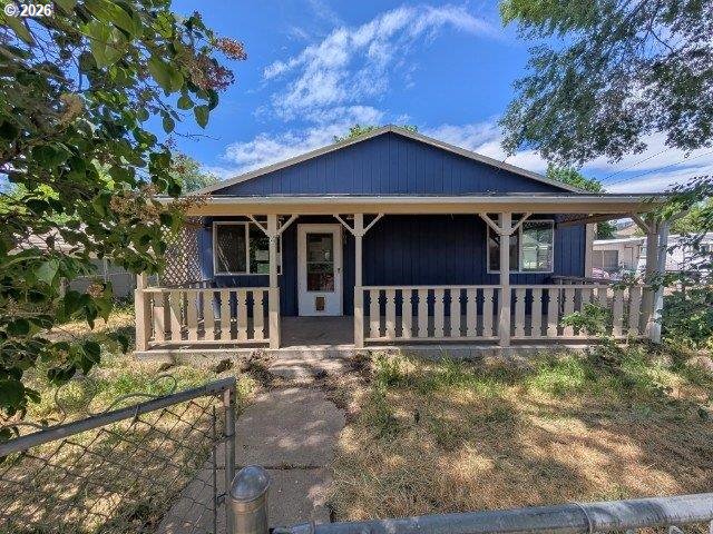 2708 N Cherry St Property Photo 1