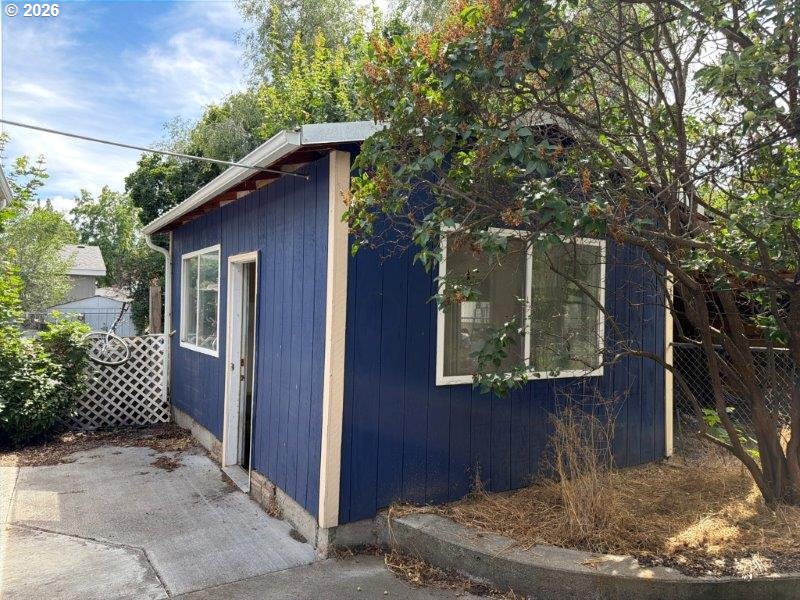 2708 N Cherry St Property Photo 13
