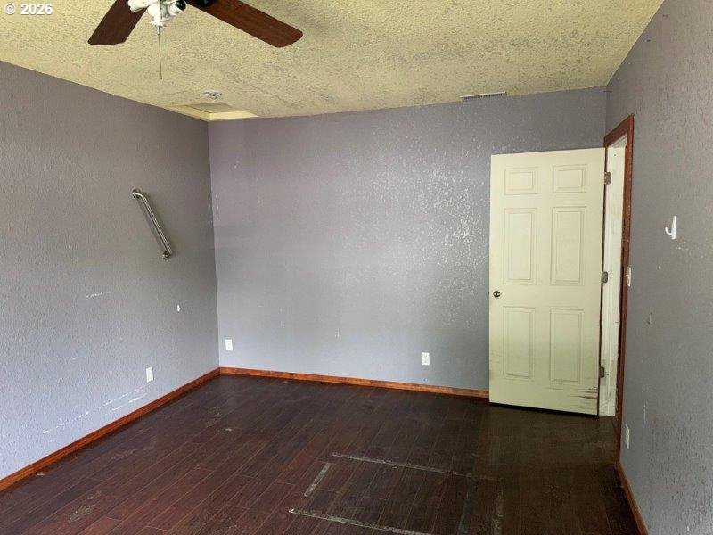 2708 N Cherry St Property Photo 25