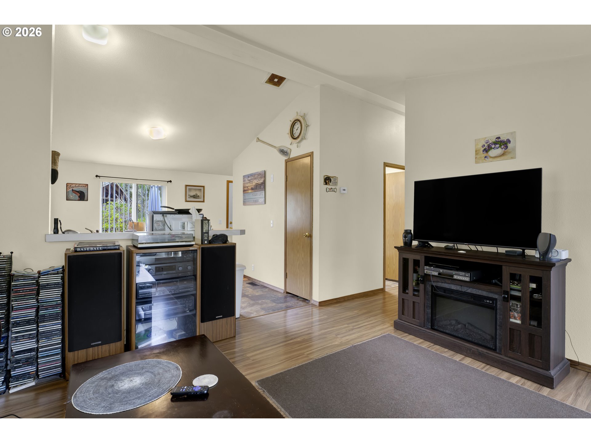 90 Outer Dr Property Photo 3