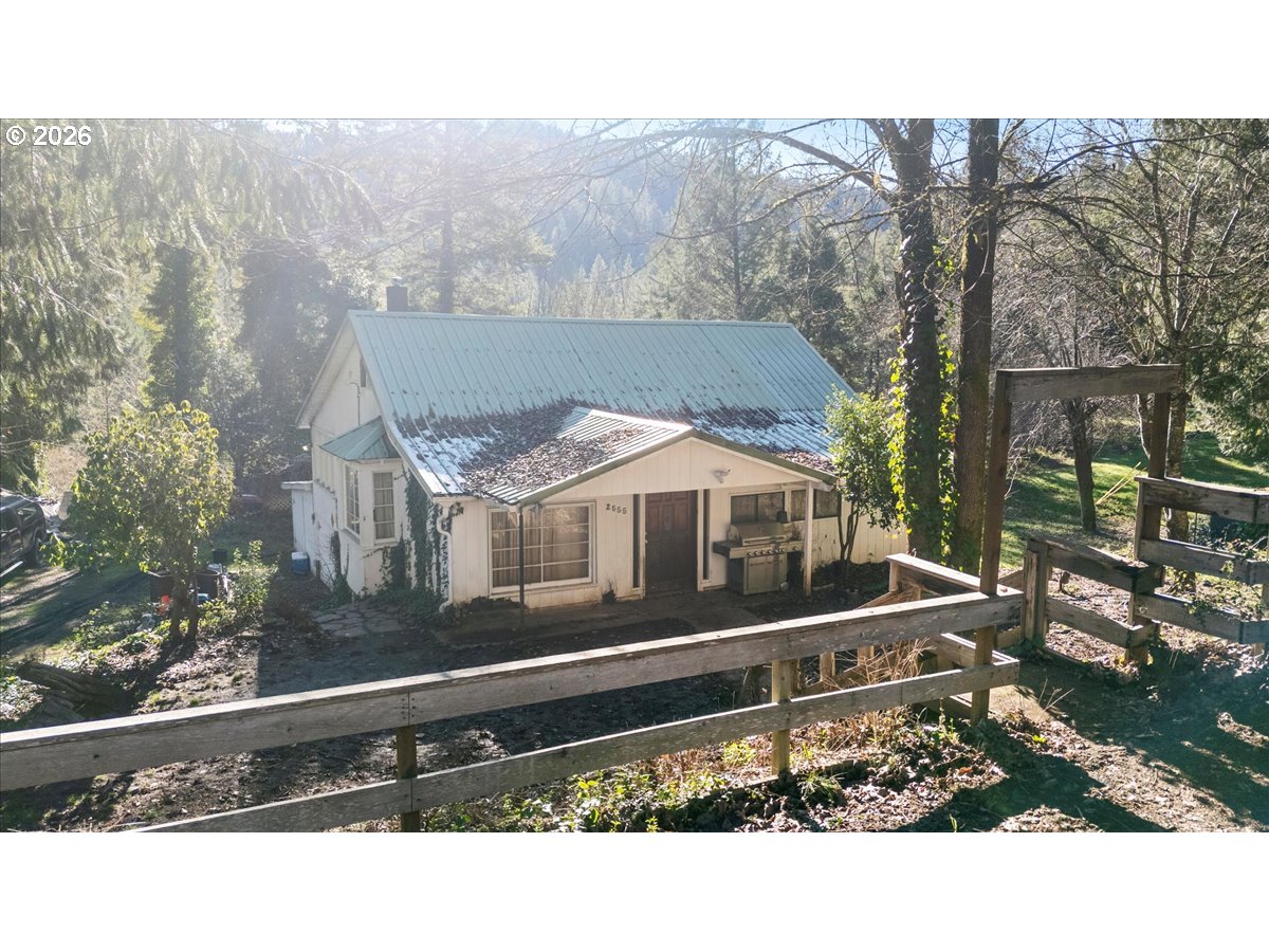 2680 S Umpqua Rd Property Photo 1
