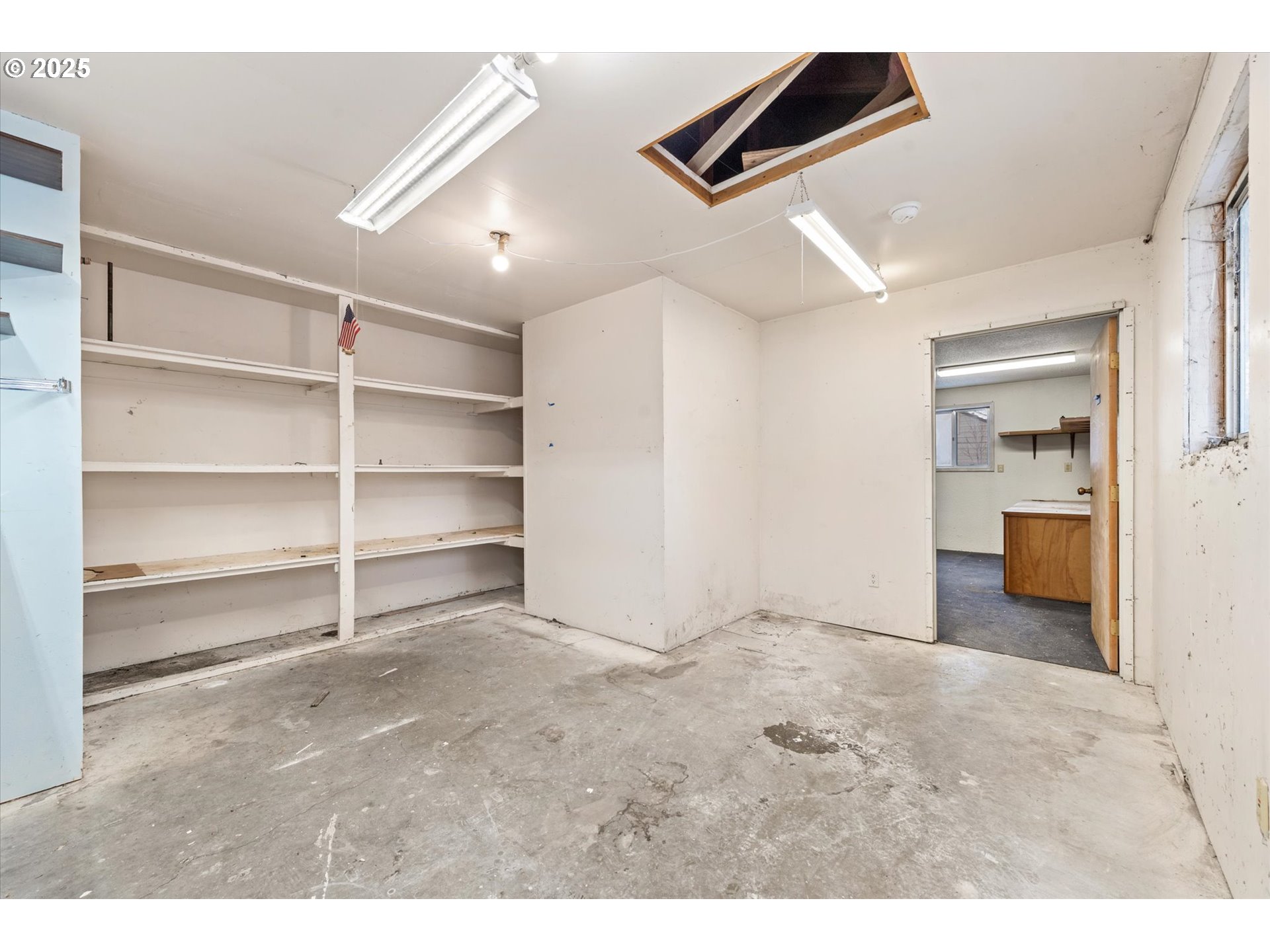 1029 Walnut St Property Photo 4