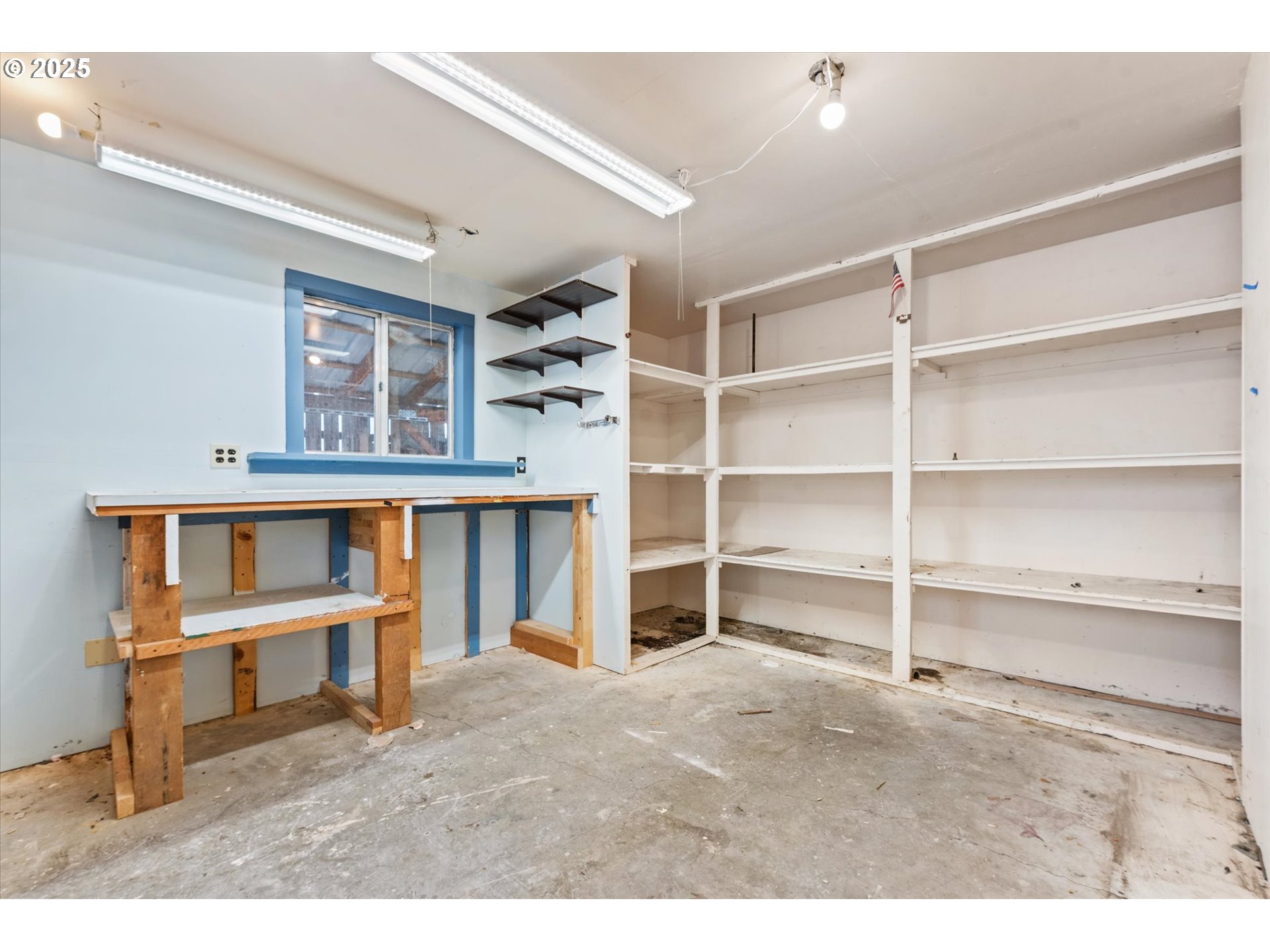 1029 Walnut St Property Photo 5