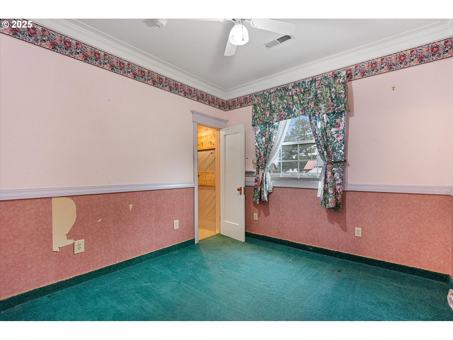 1029 Walnut St Property Photo 18