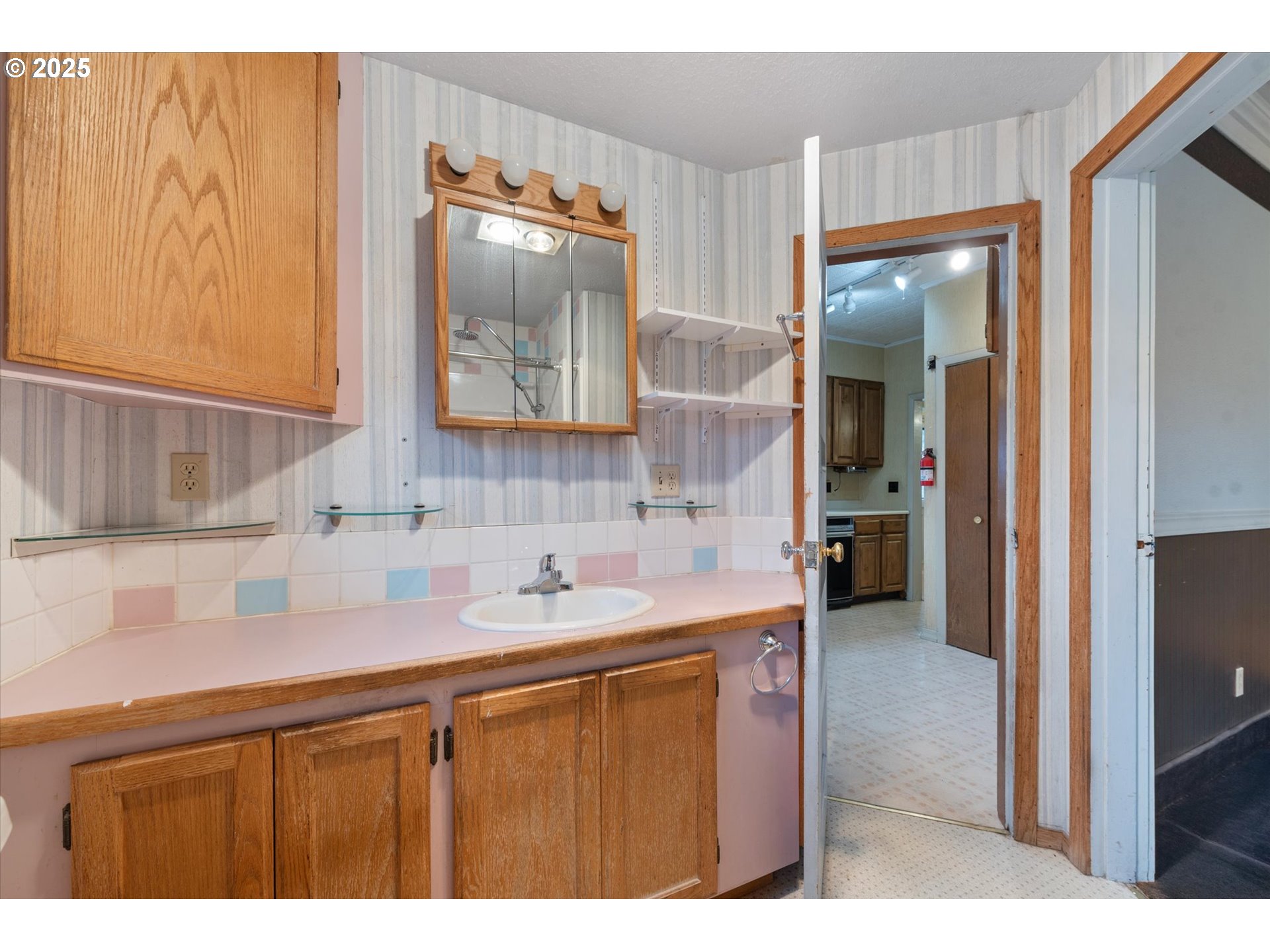 1029 Walnut St Property Photo 24