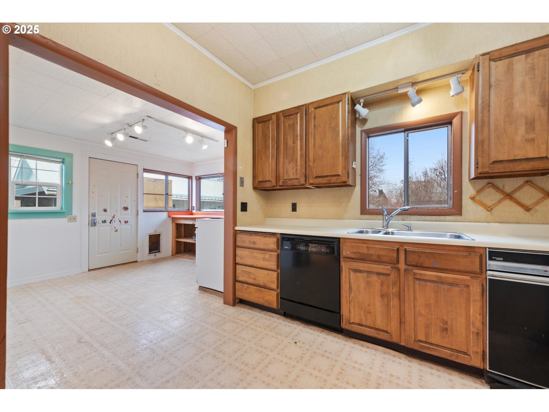 1029 Walnut St Property Photo 25
