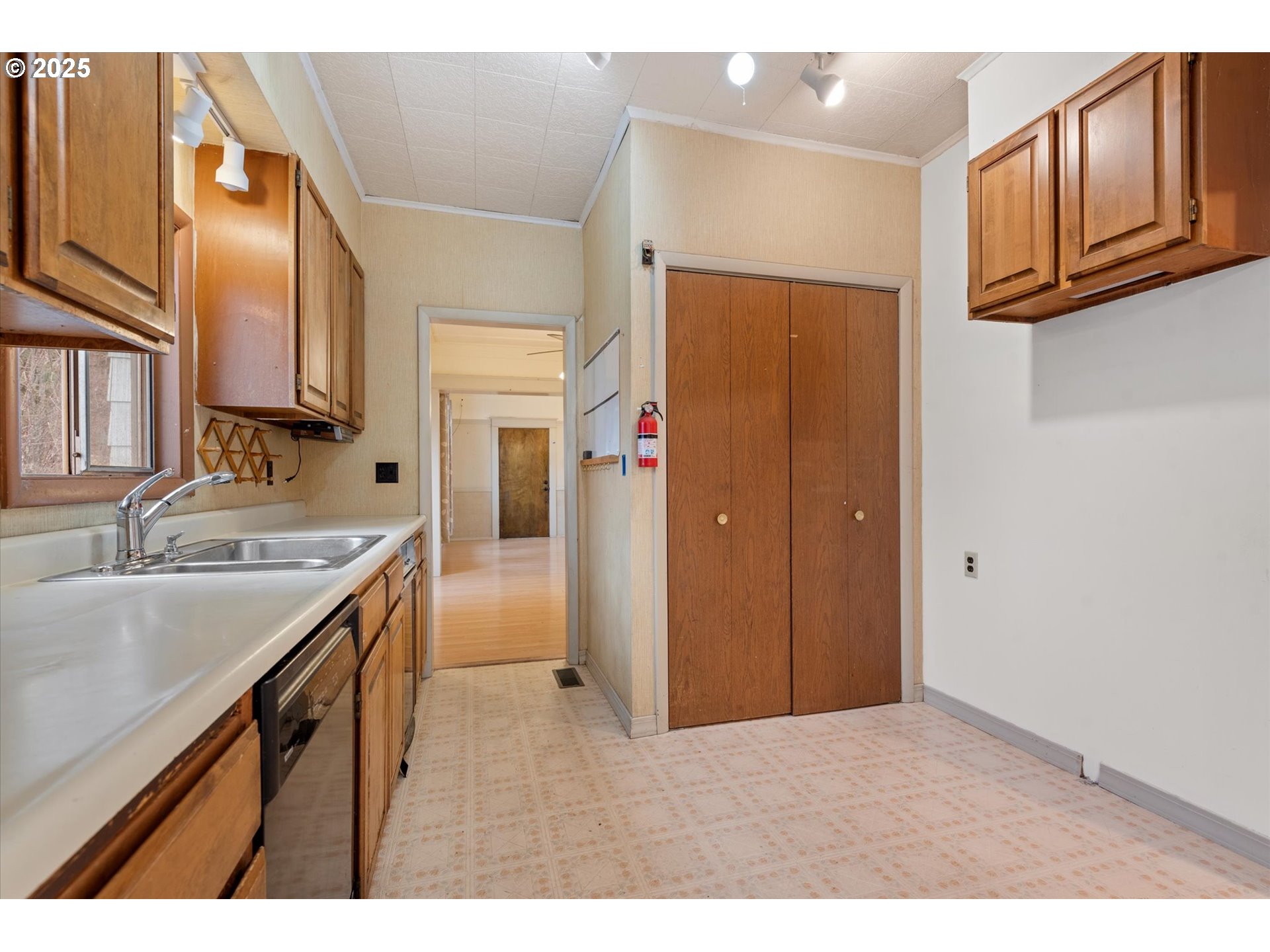 1029 Walnut St Property Photo 26
