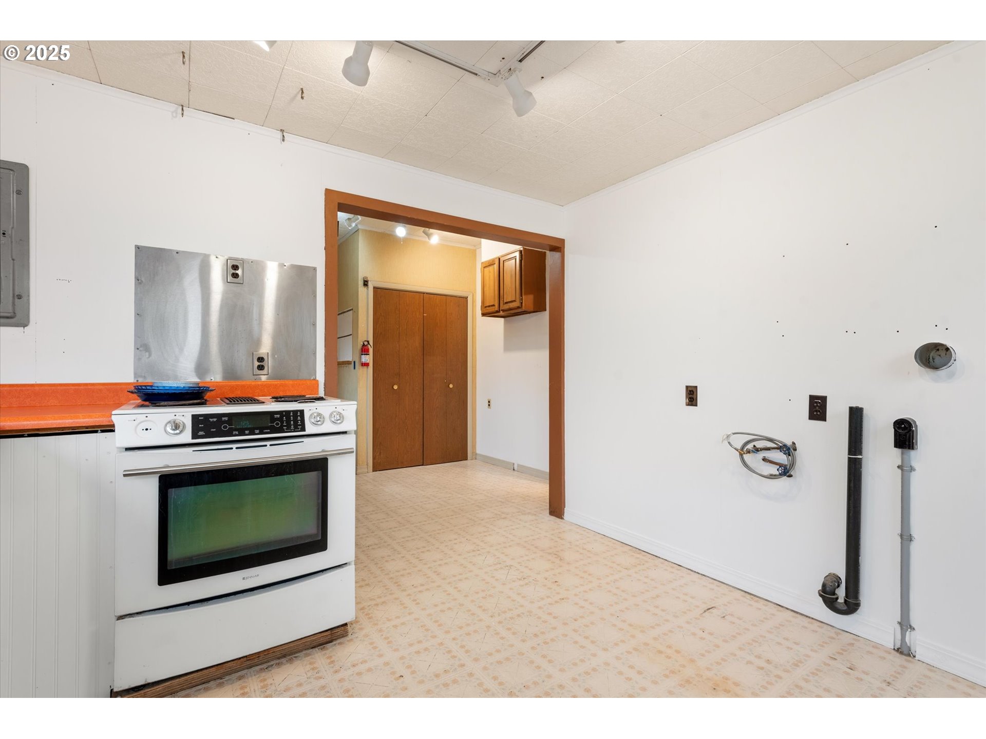 1029 Walnut St Property Photo 28