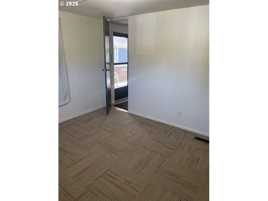 3900 Coburg Rd Property Photo 2
