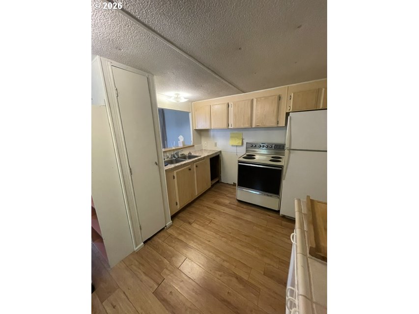 3900 Coburg Rd Property Photo 6
