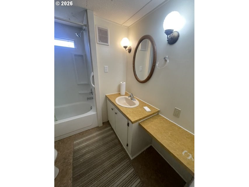 3900 Coburg Rd Property Photo 11