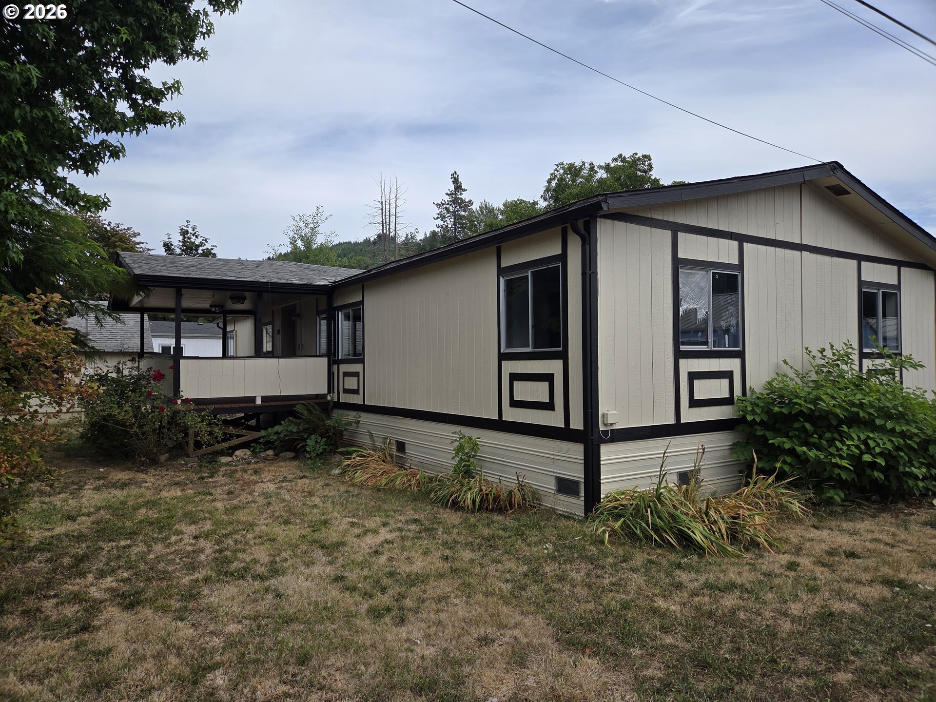 317 Applegate Ave Property Photo 5