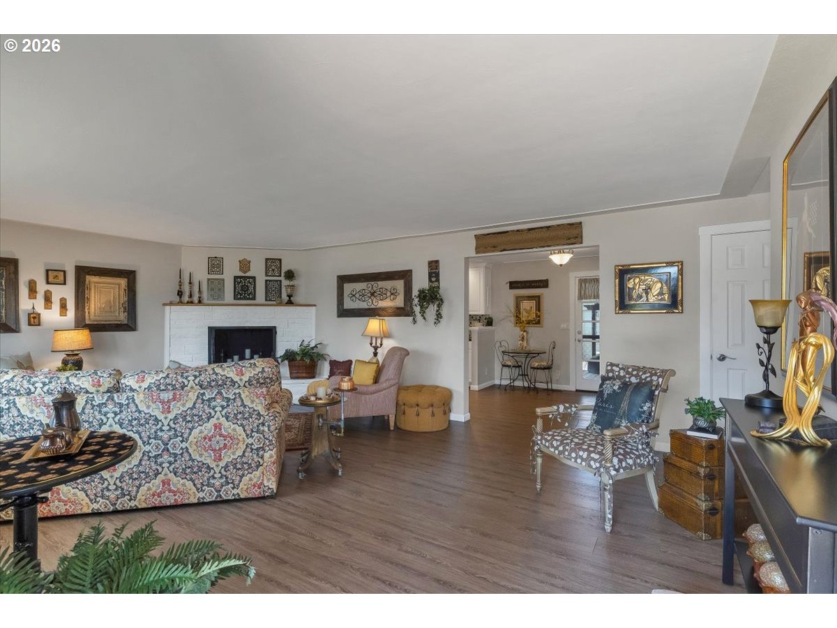 4193 Oakman St Property Photo 10