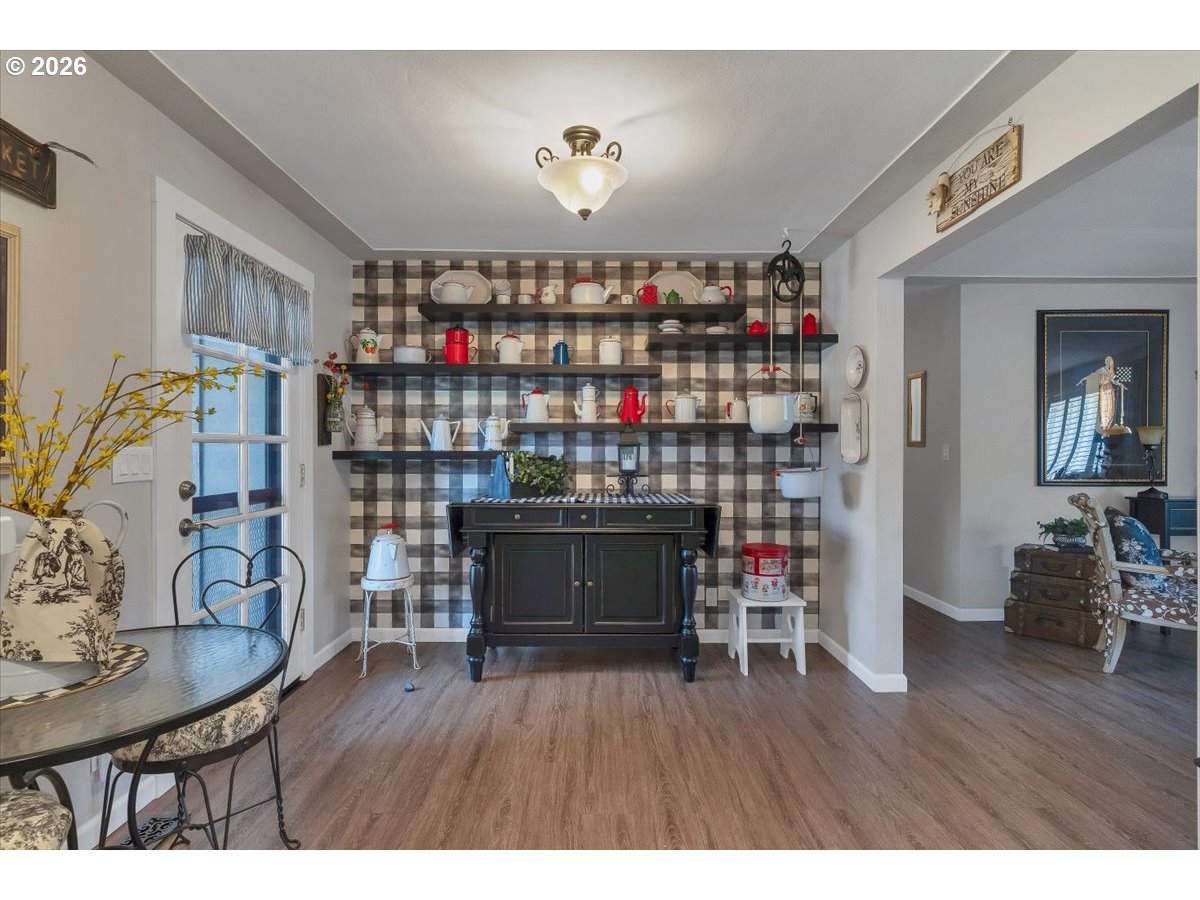 4193 Oakman St Property Photo 15