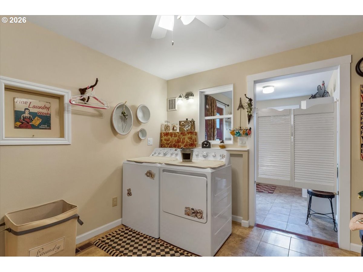 4193 Oakman St Property Photo 26