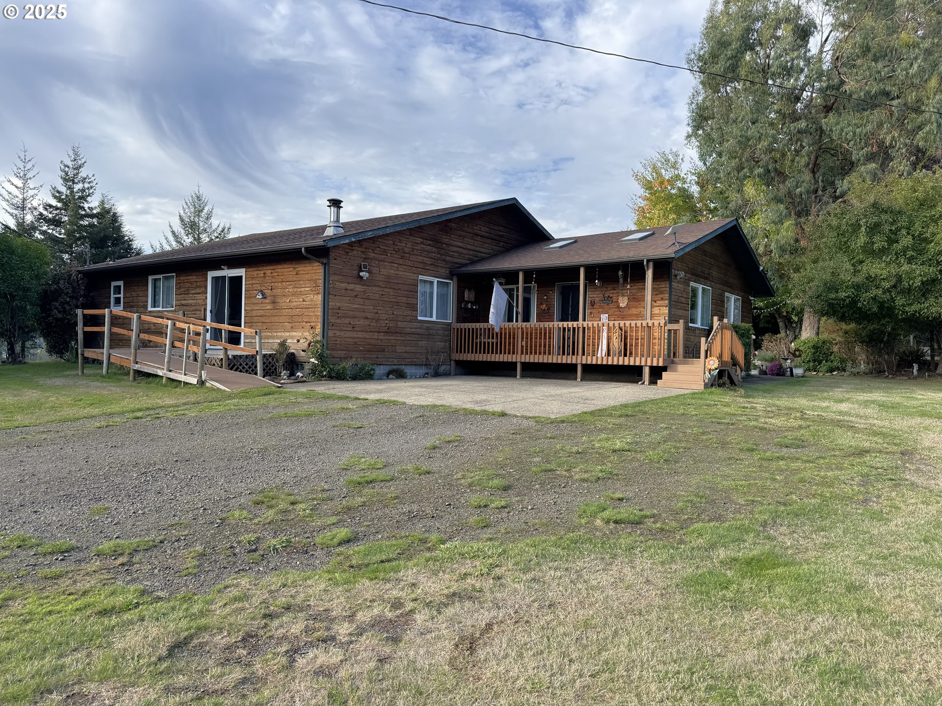 2475 S Smith River Rd Property Photo 5