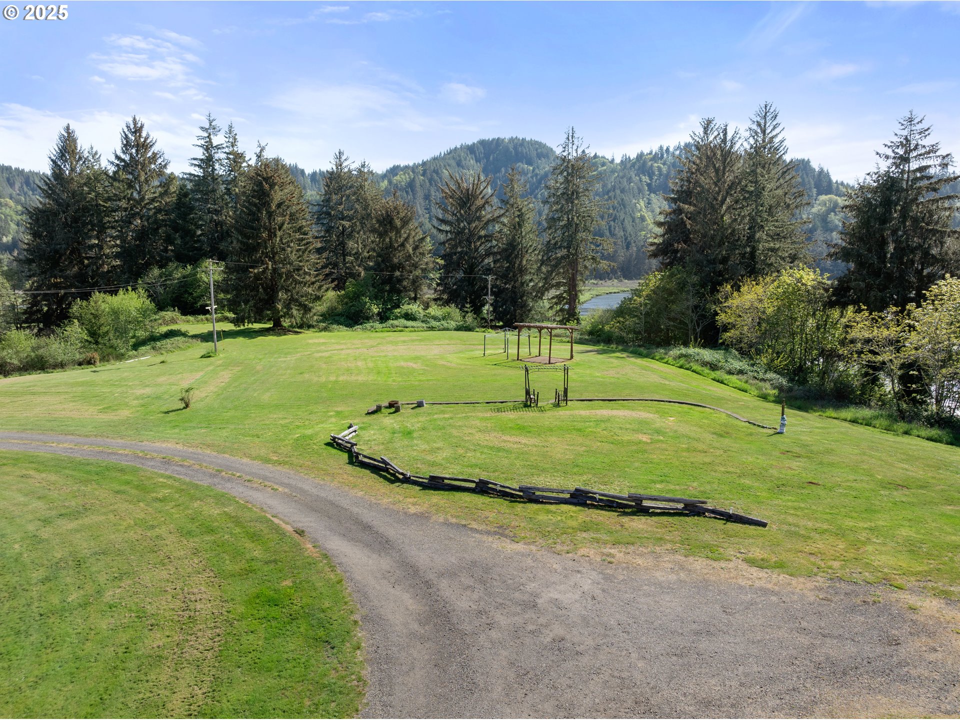 2475 S Smith River Rd Property Photo 7