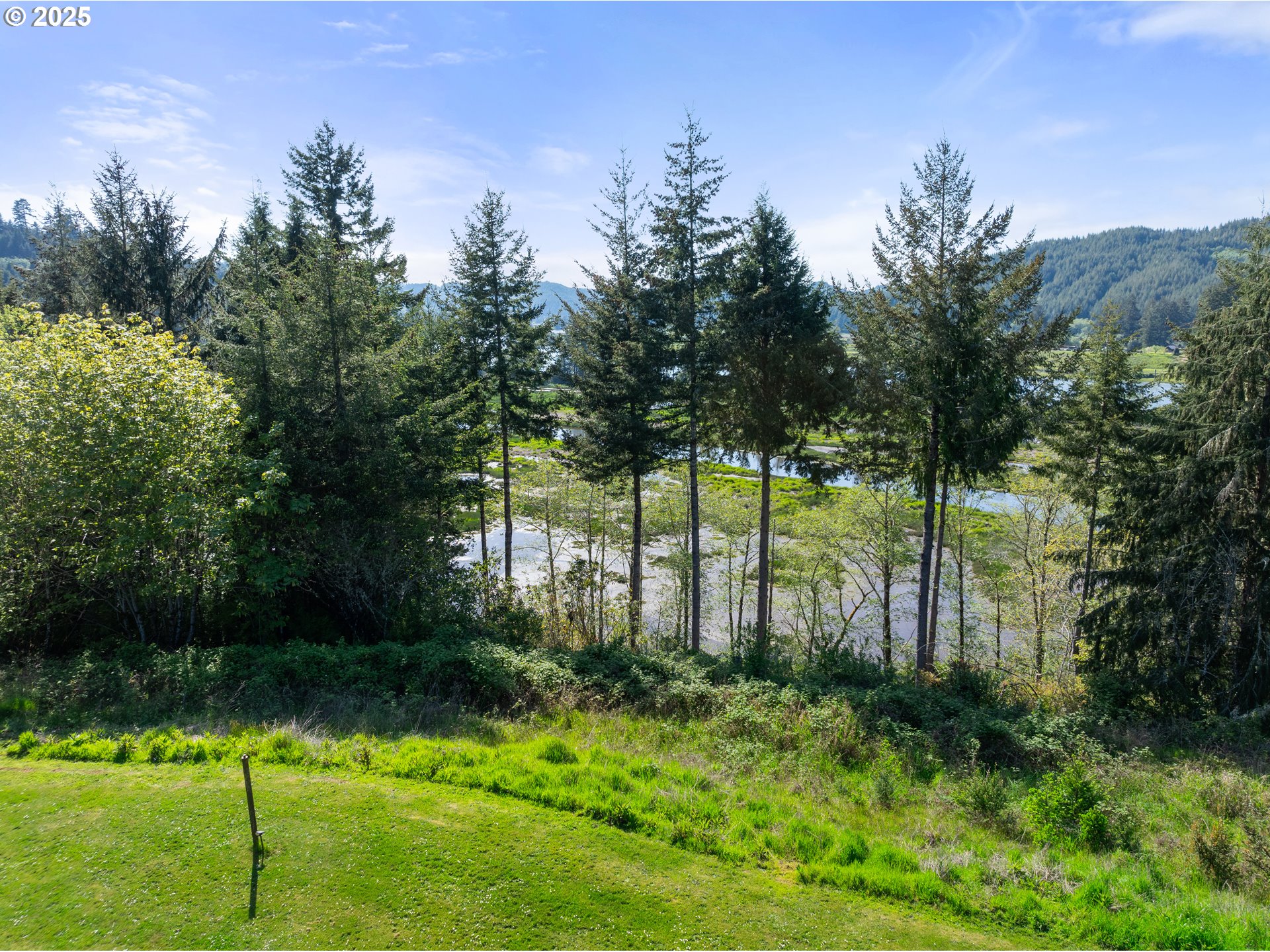 2475 S Smith River Rd Property Photo 9