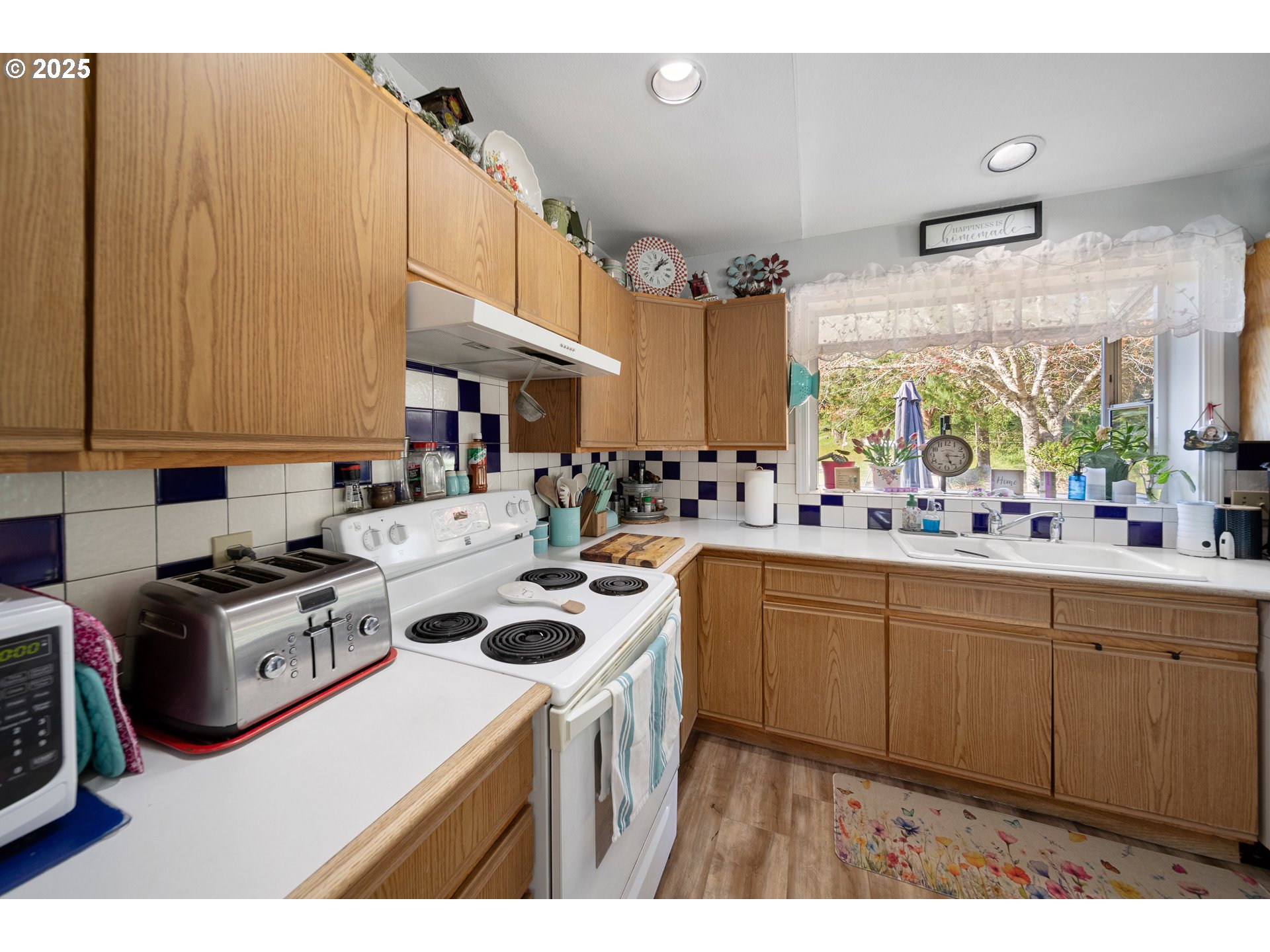 2475 S Smith River Rd Property Photo 16