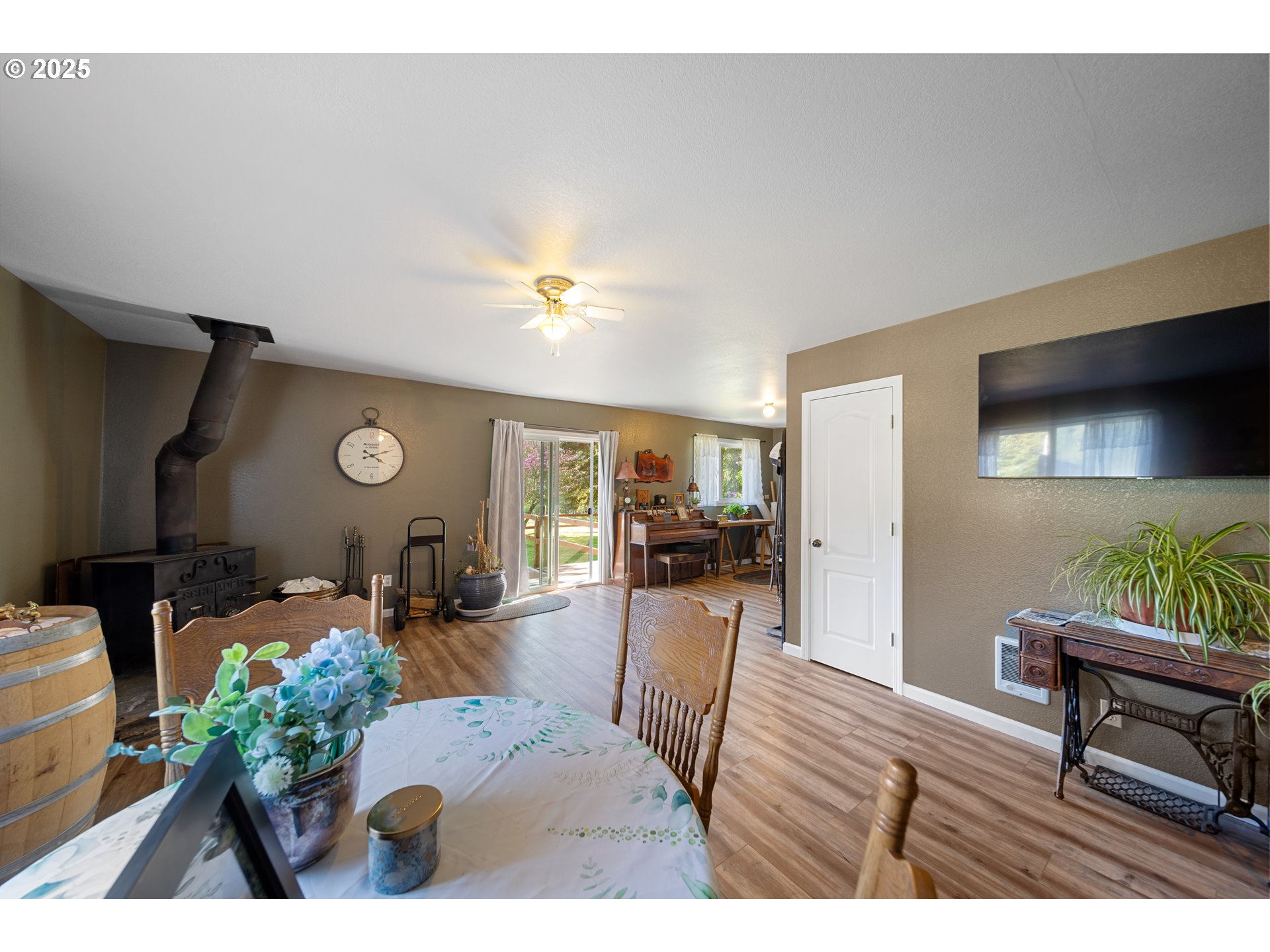 2475 S Smith River Rd Property Photo 18