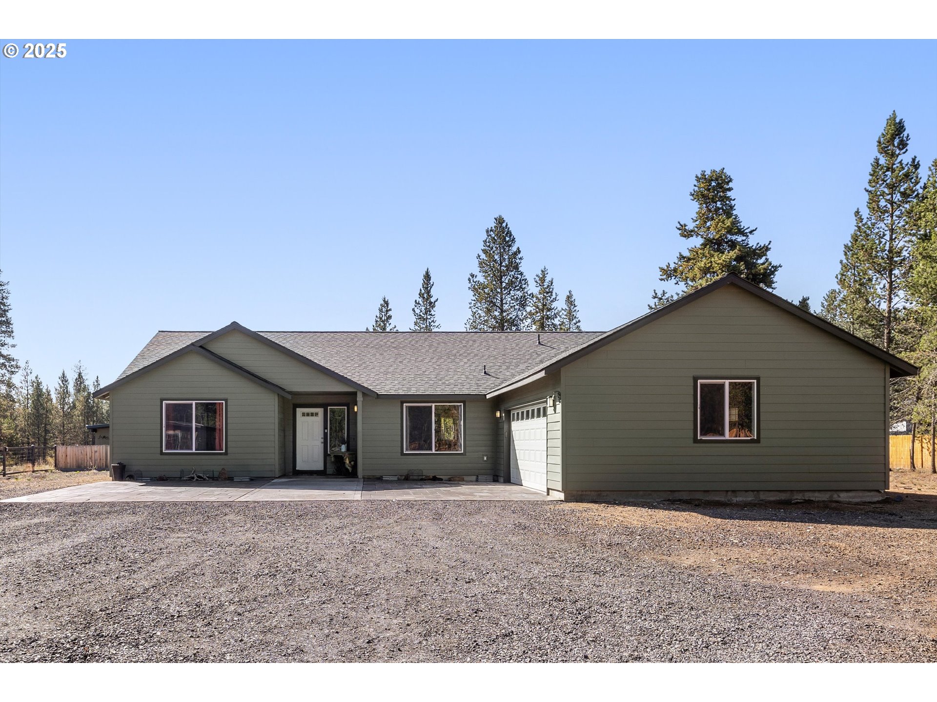 16245 Sparks Dr Property Photo 1