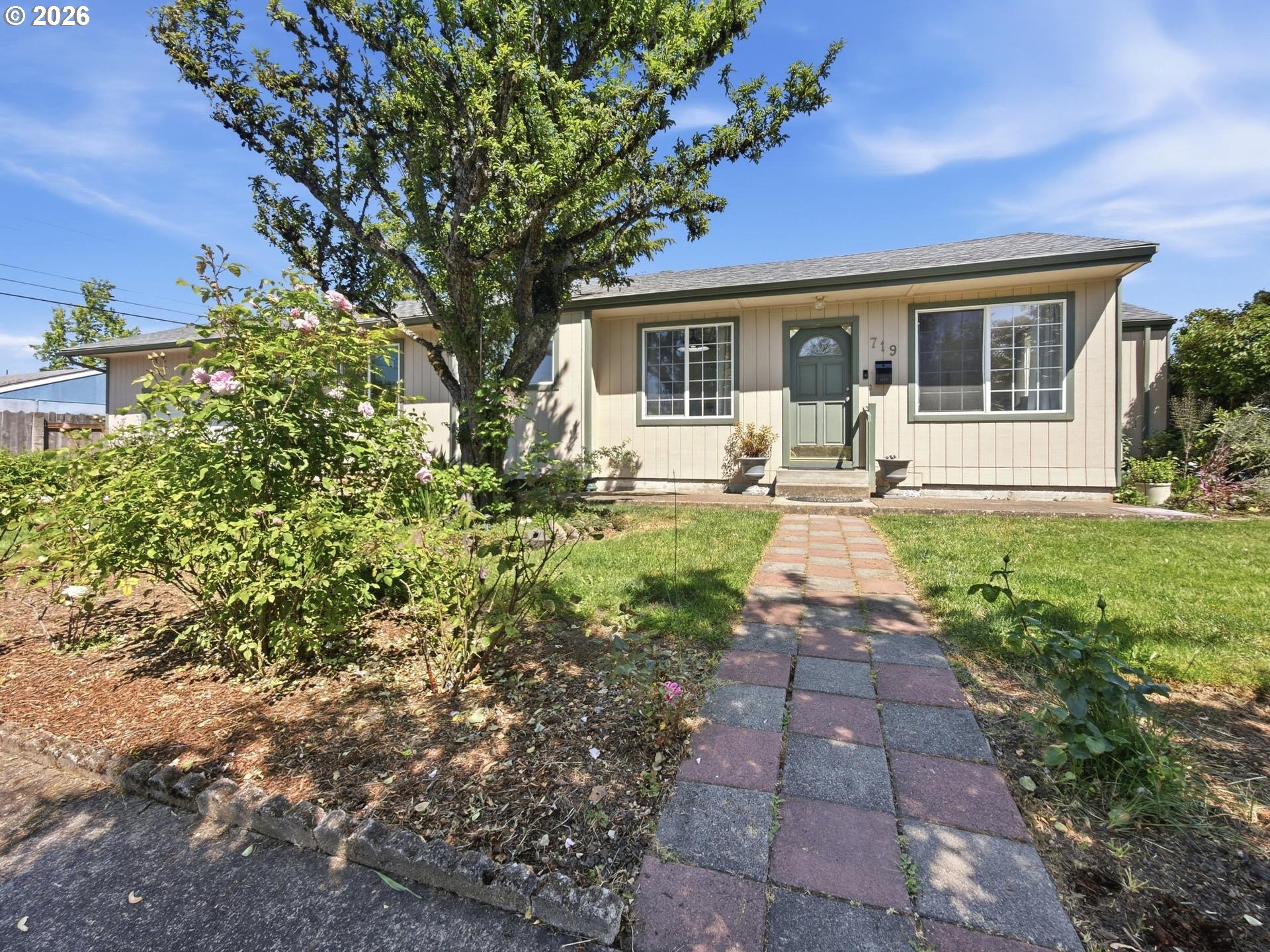 719 18th St Property Photo 1