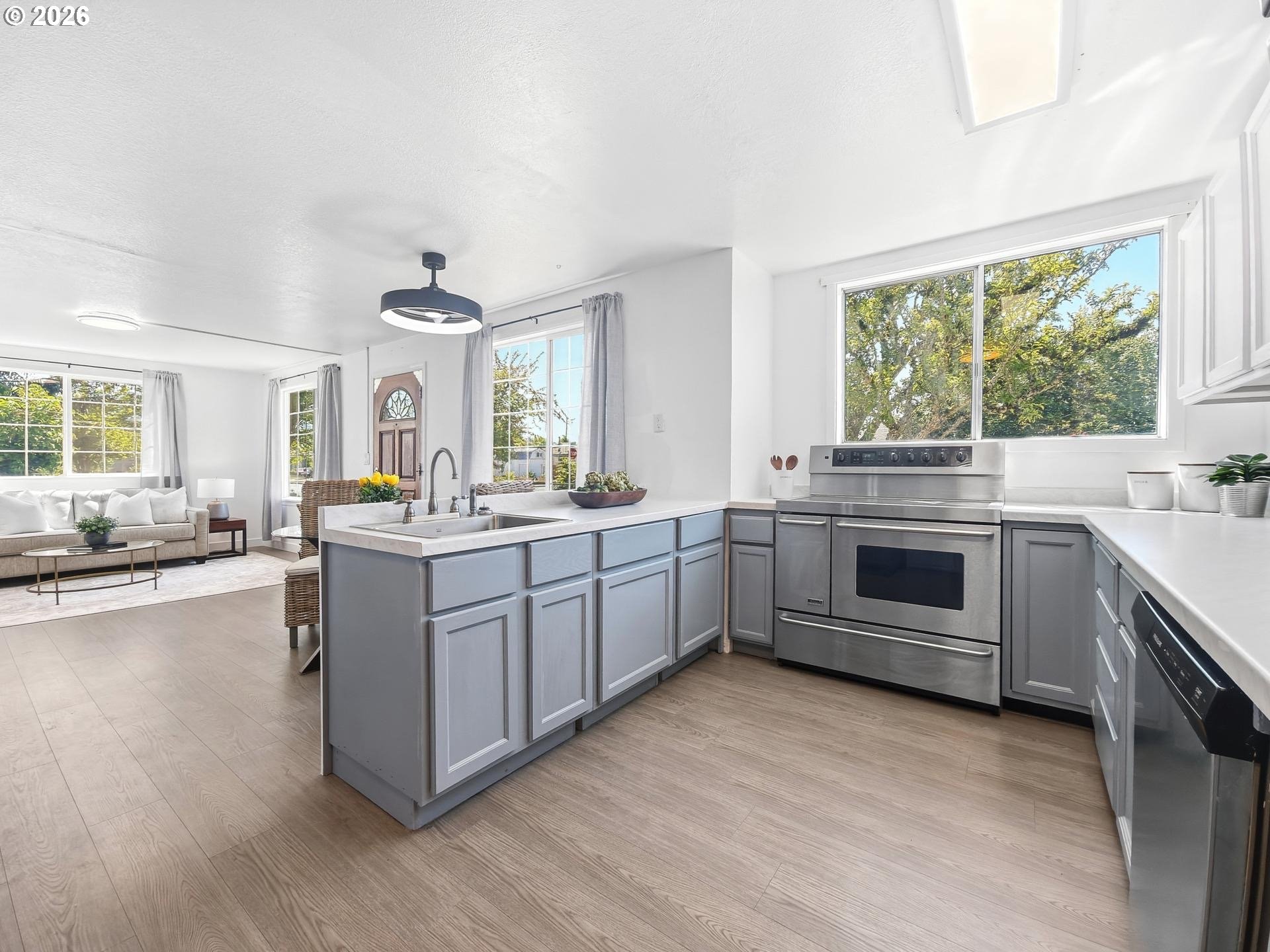 719 18th St Property Photo 5