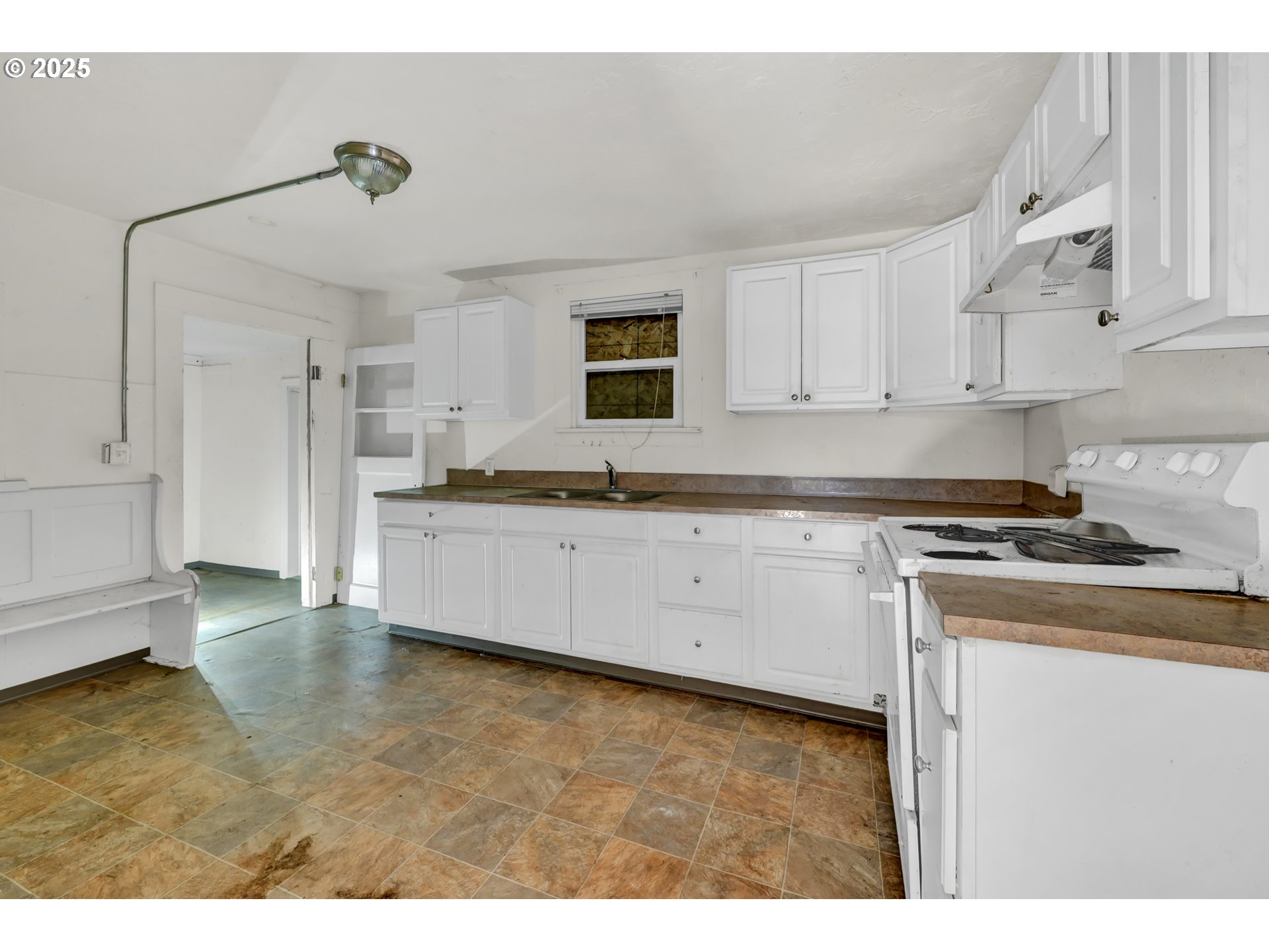 168 N Cleveland St Property Photo 8