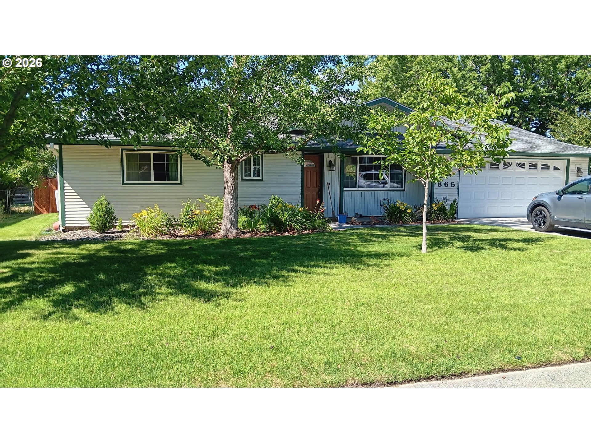 865 E KENNEDY AVE Property Photo 1