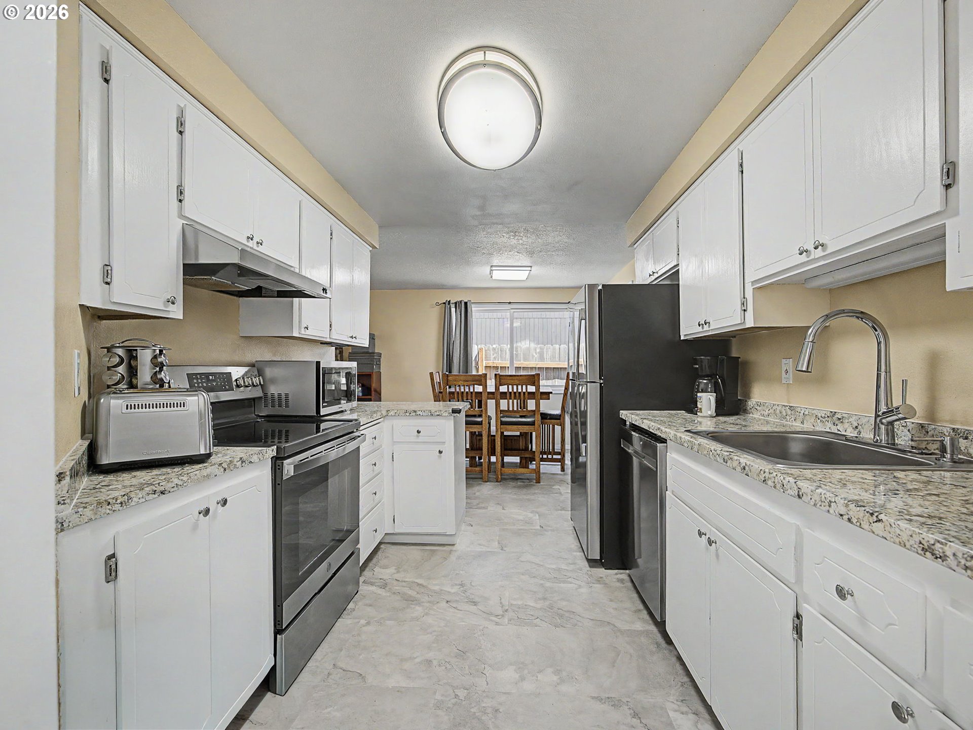 13725 Se Center St Property Photo 4