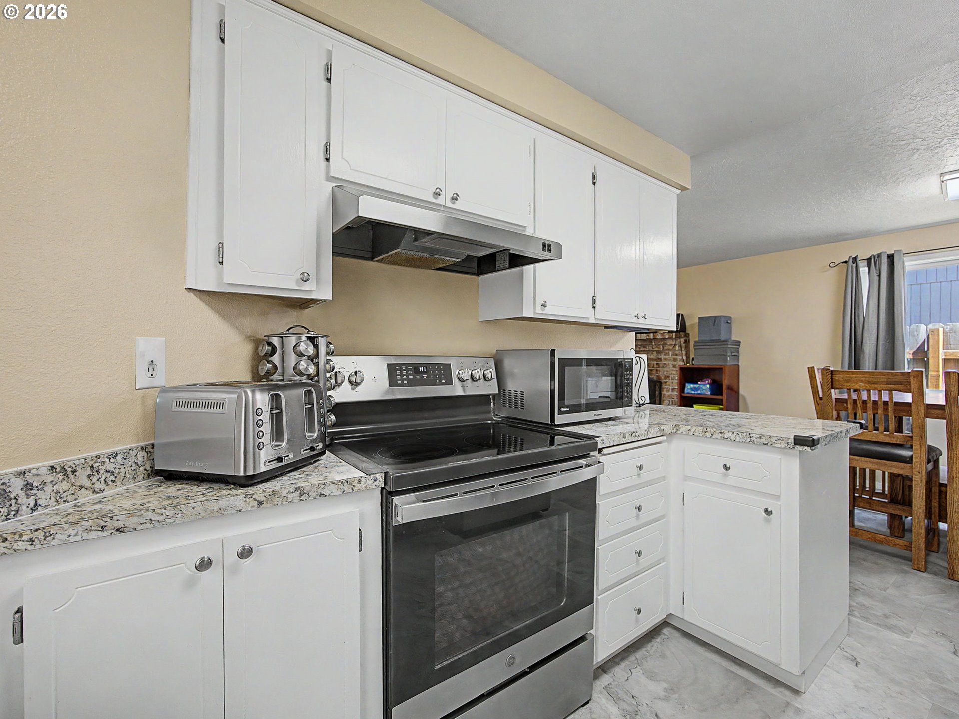 13725 Se Center St Property Photo 5
