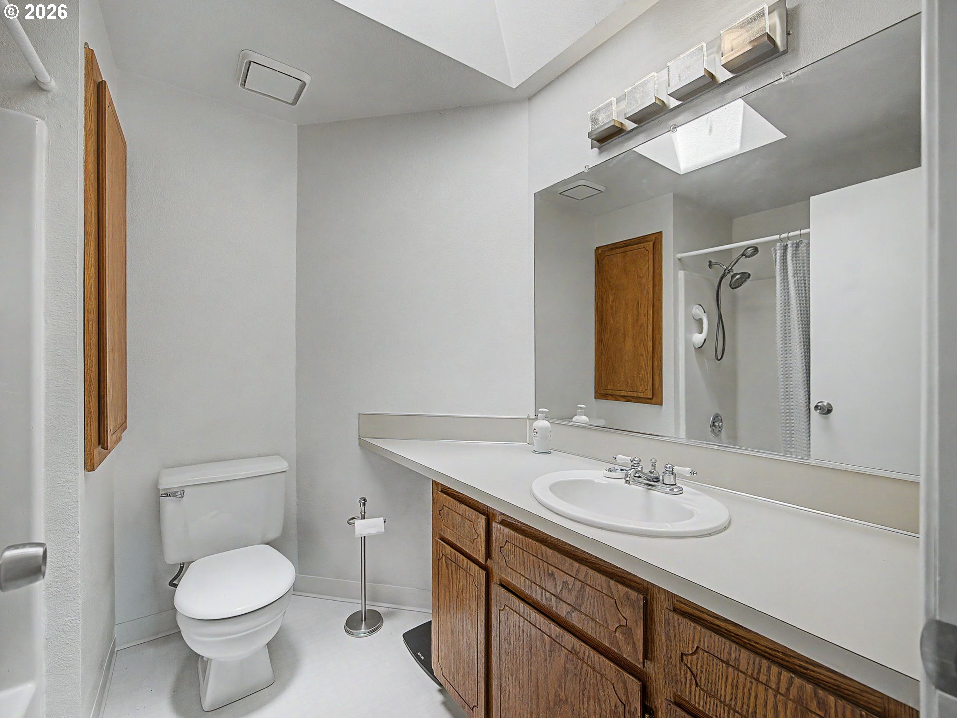 13725 Se Center St Property Photo 11