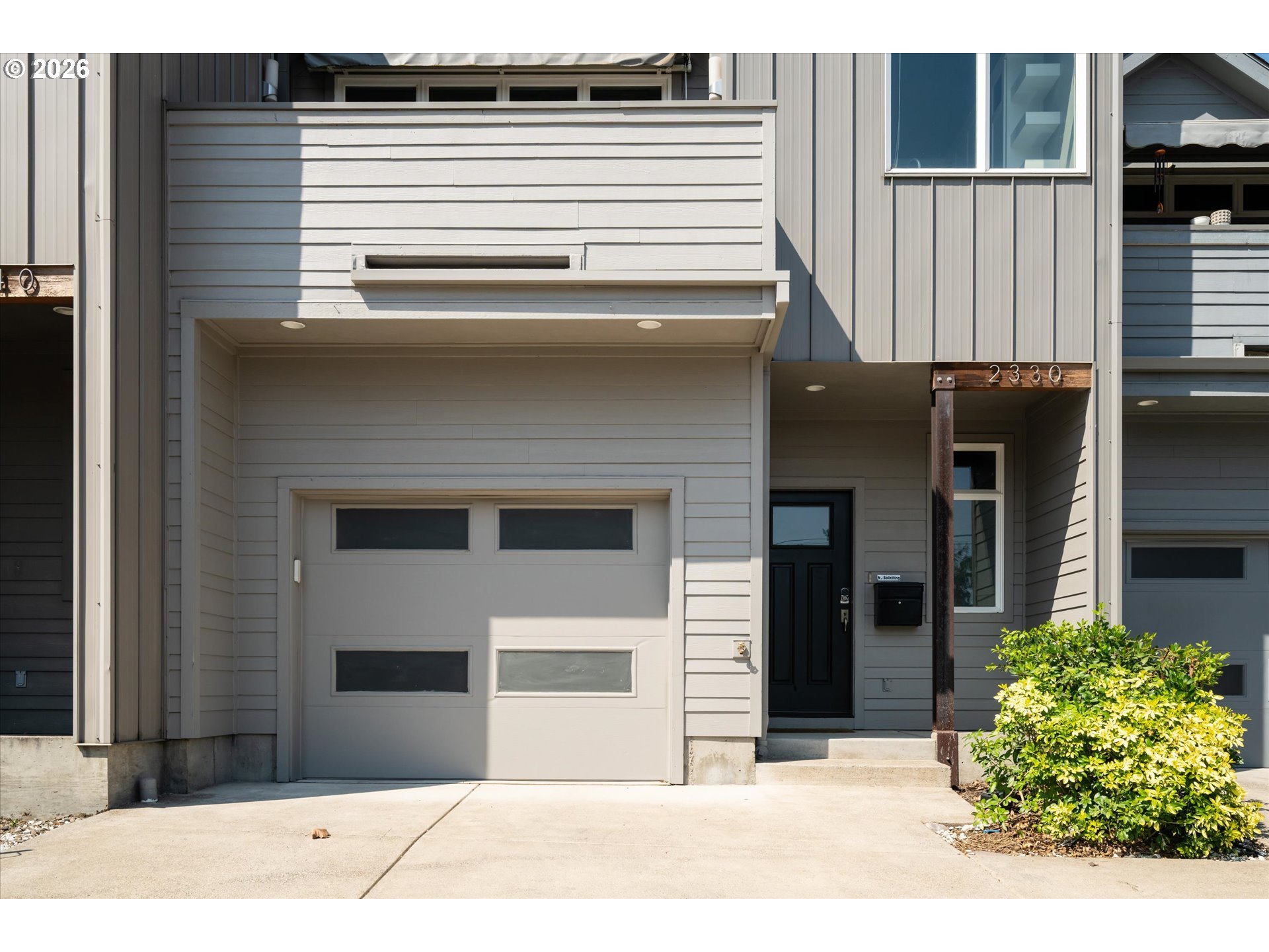 2330 Willamette St Property Photo 6
