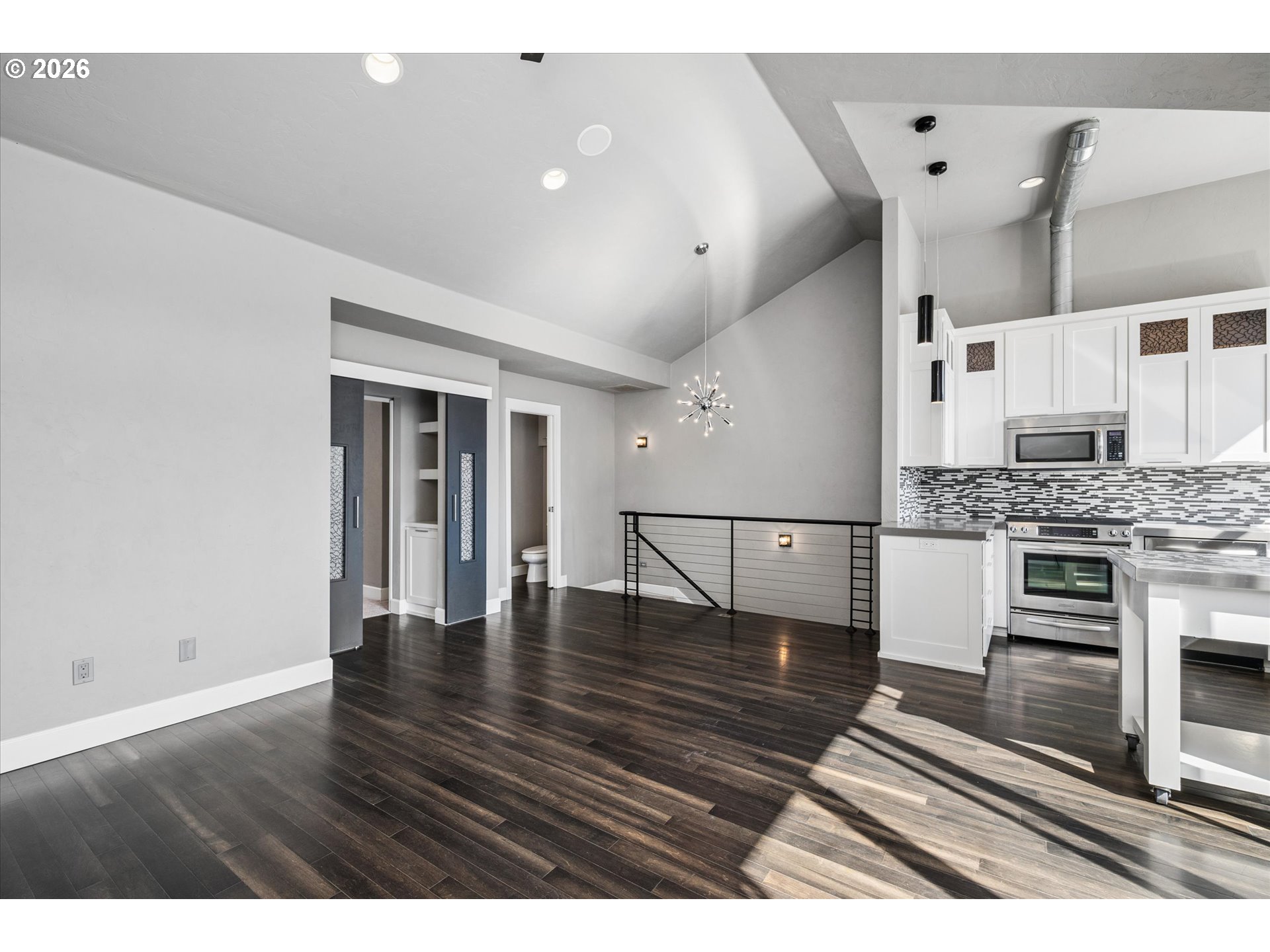 2330 Willamette St Property Photo 11