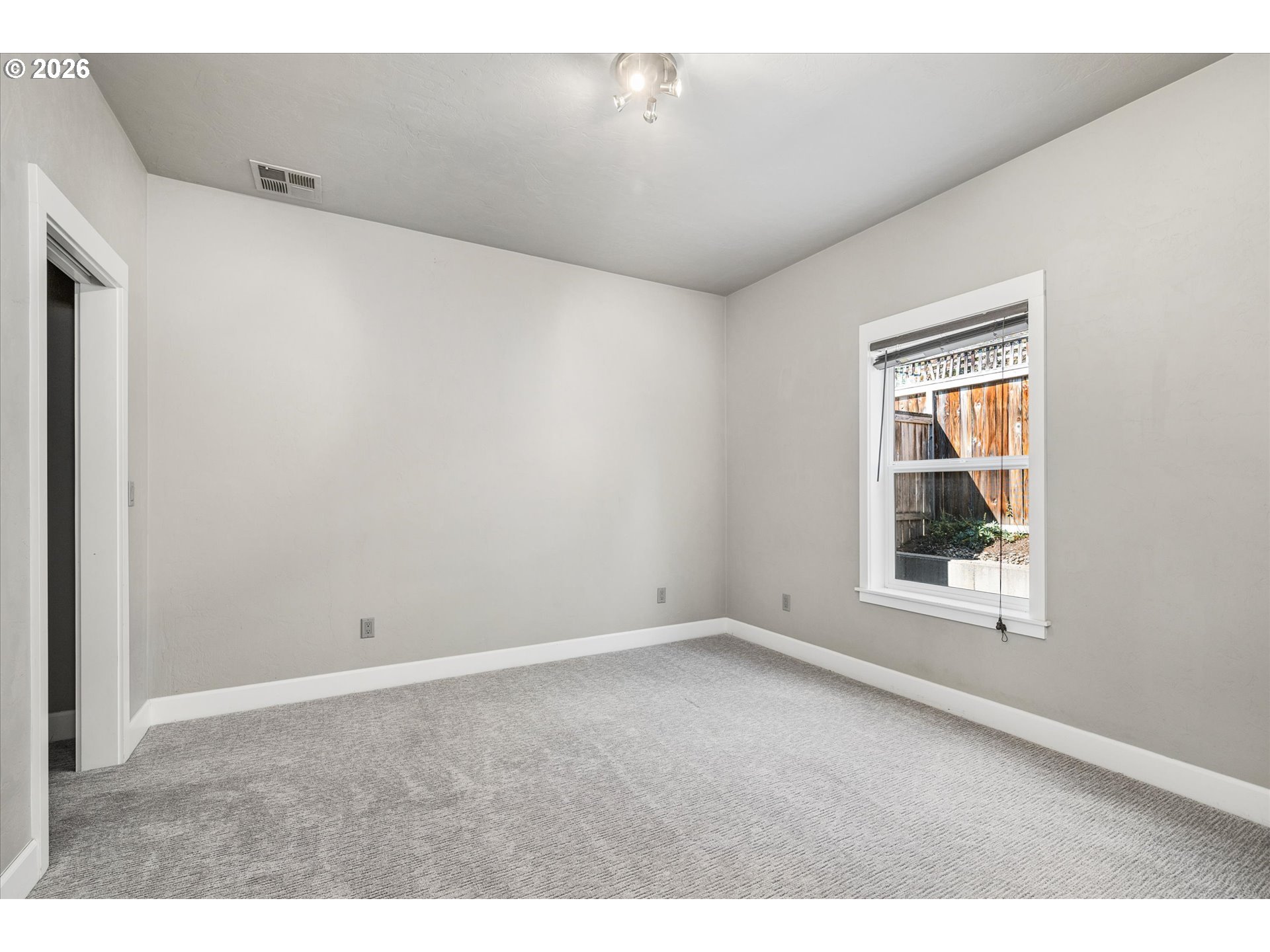2330 Willamette St Property Photo 29